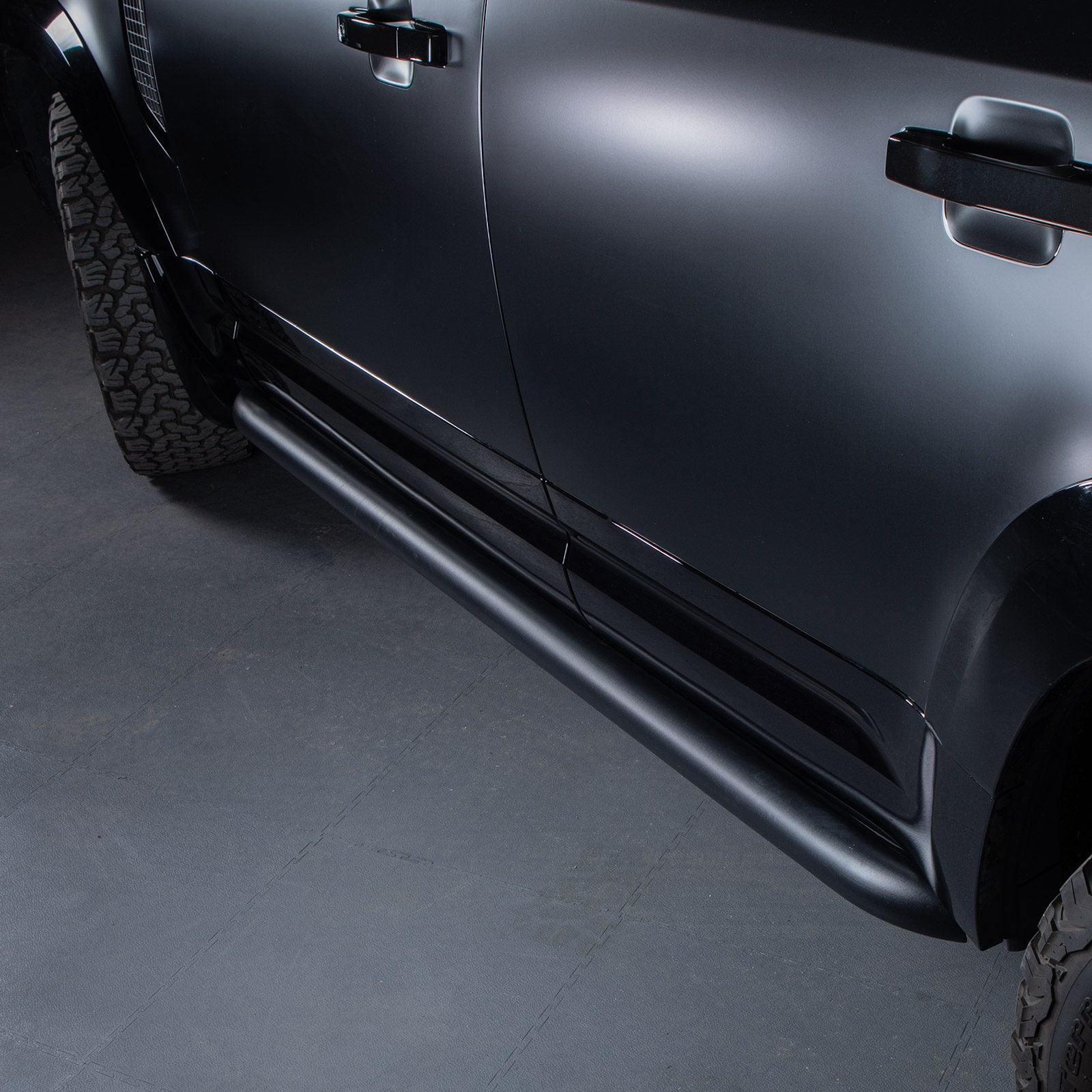 Land Rover Defender 110 L663 2020+ Stainless Steel Black Side Bars
