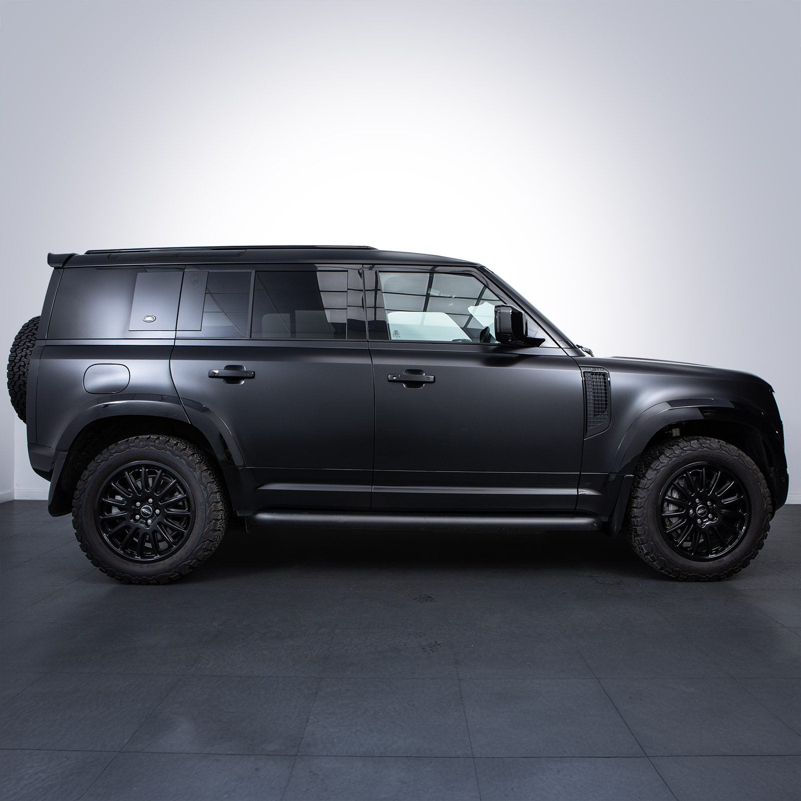 Land Rover Defender 110 L663 2020+ Stainless Steel Black Side Bars