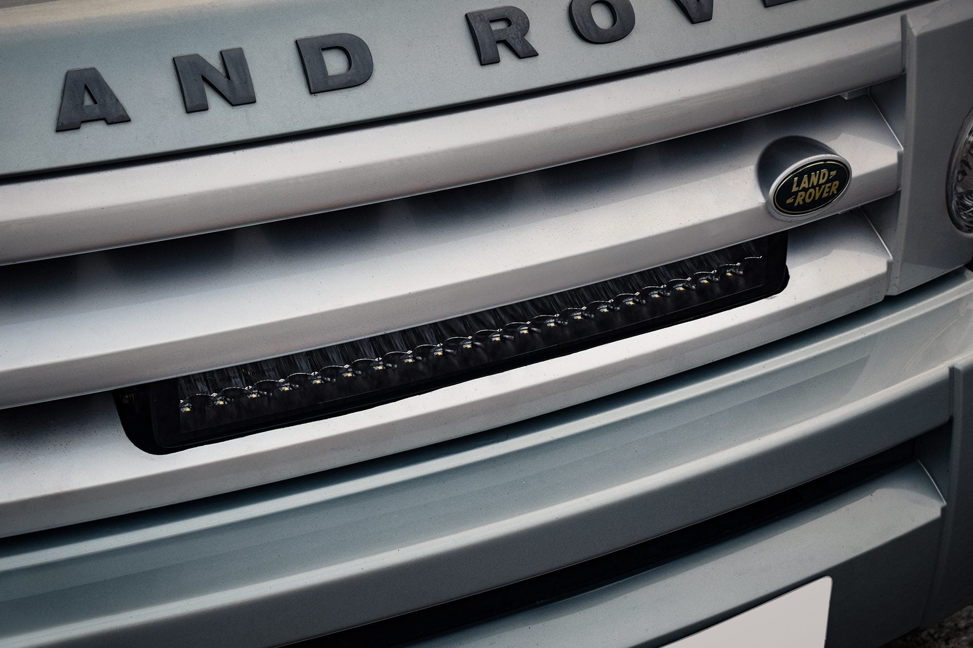 Stealth Land Rover Discovery 3 2004-2009 21" Luminous LED Integration Grille Kit - 16,800 Lumens