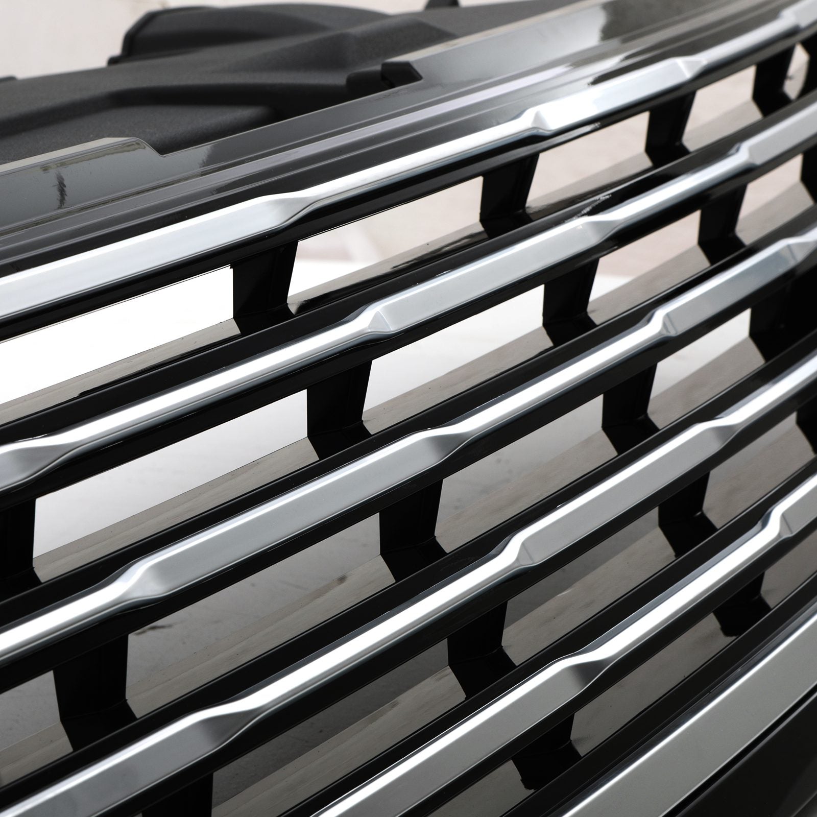 Predator 4x4 Gloss Black and Chrome Front Grille To Fit Range Rover Vogue L460 2022+