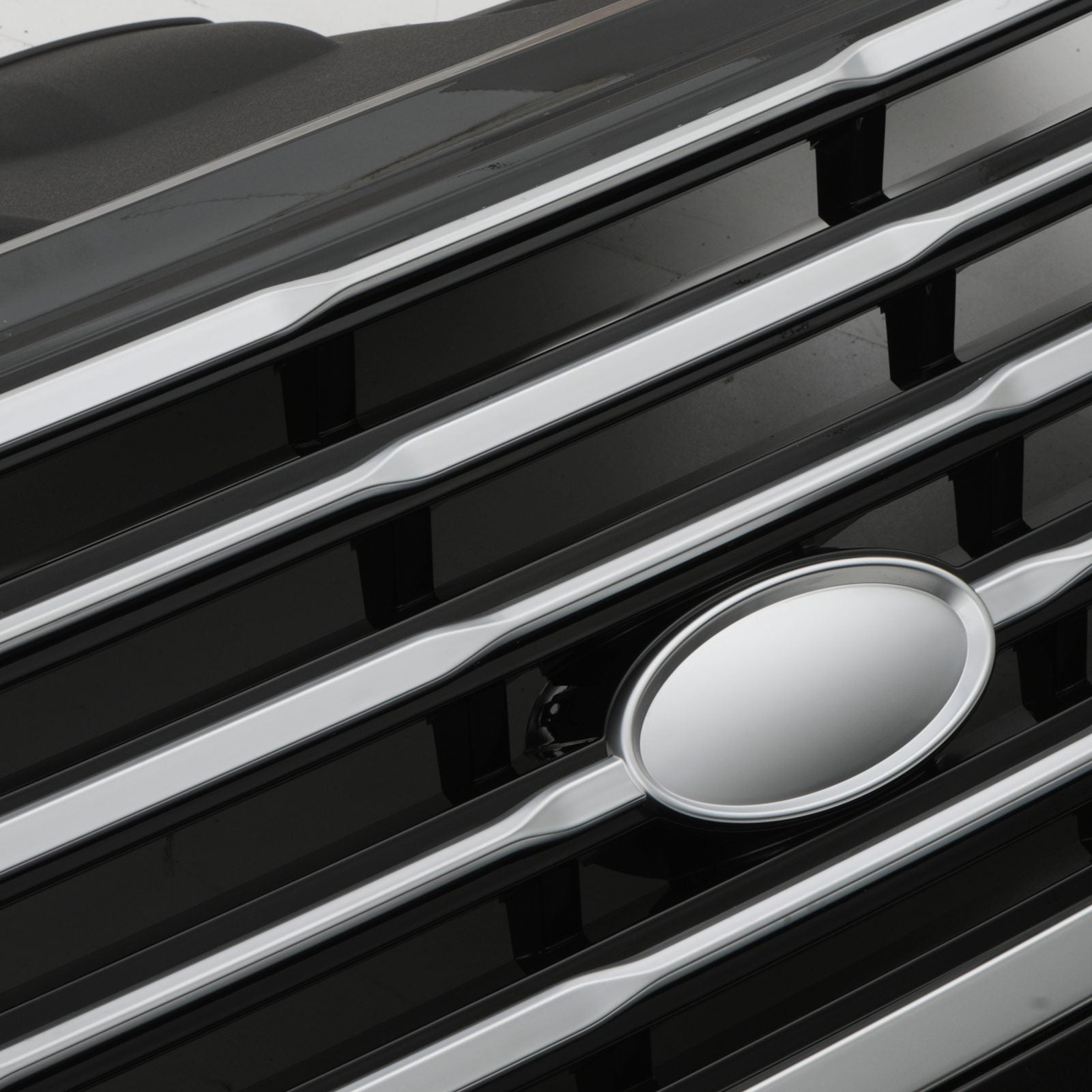 Predator 4x4 Gloss Black and Chrome Front Grille To Fit Range Rover Vogue L460 2022+