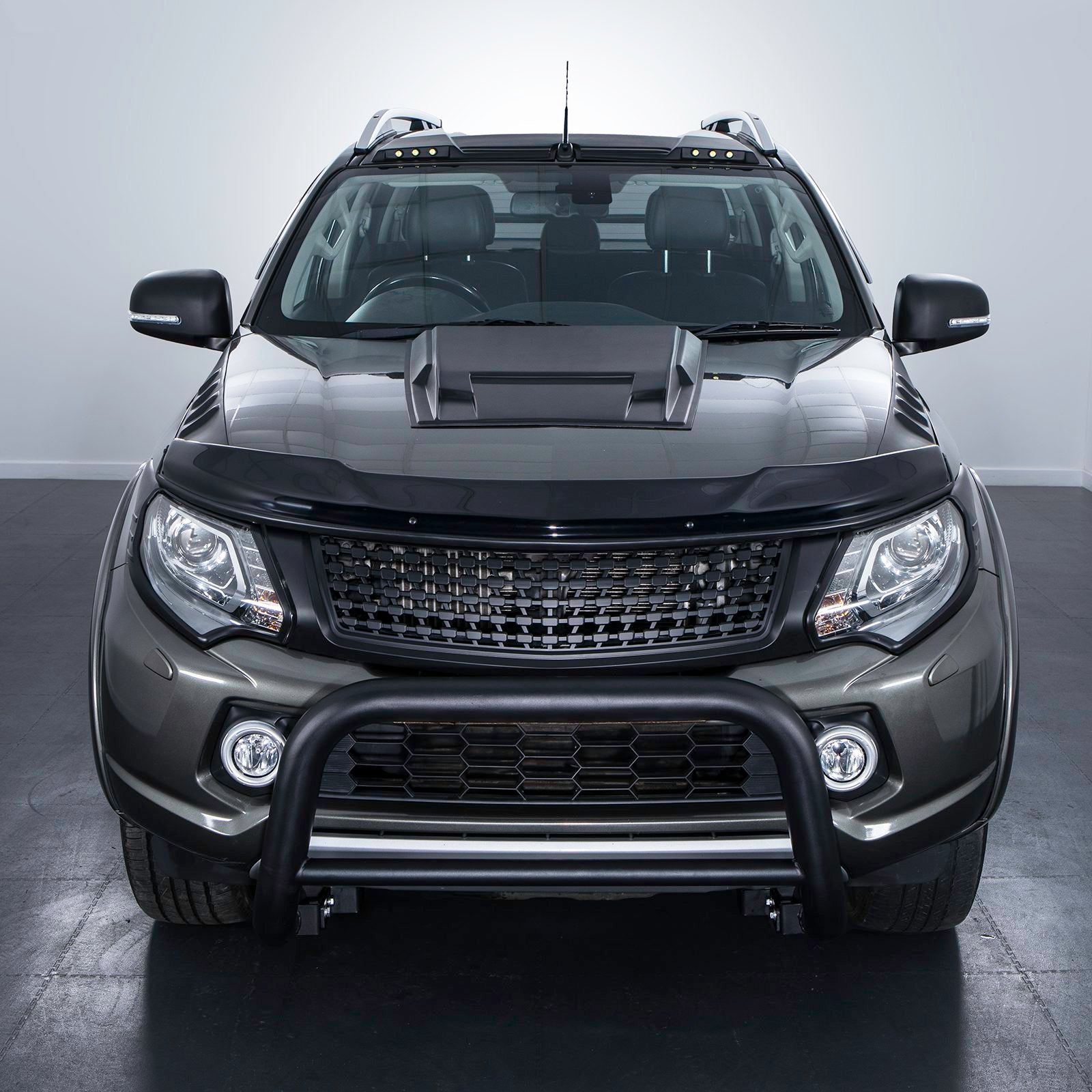 Mitsubishi L200 Triton 15-18 Black Bonnet Guard Protector
