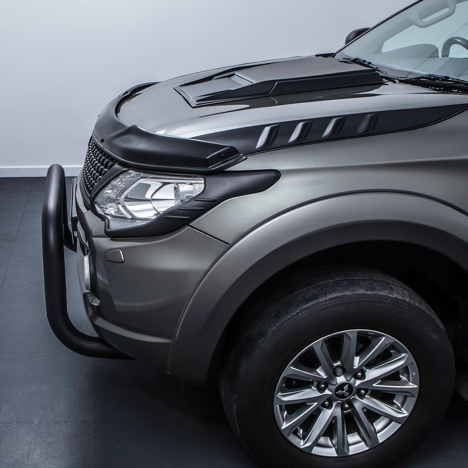 Mitsubishi L200 Triton 15-18 Black Bonnet Guard Protector