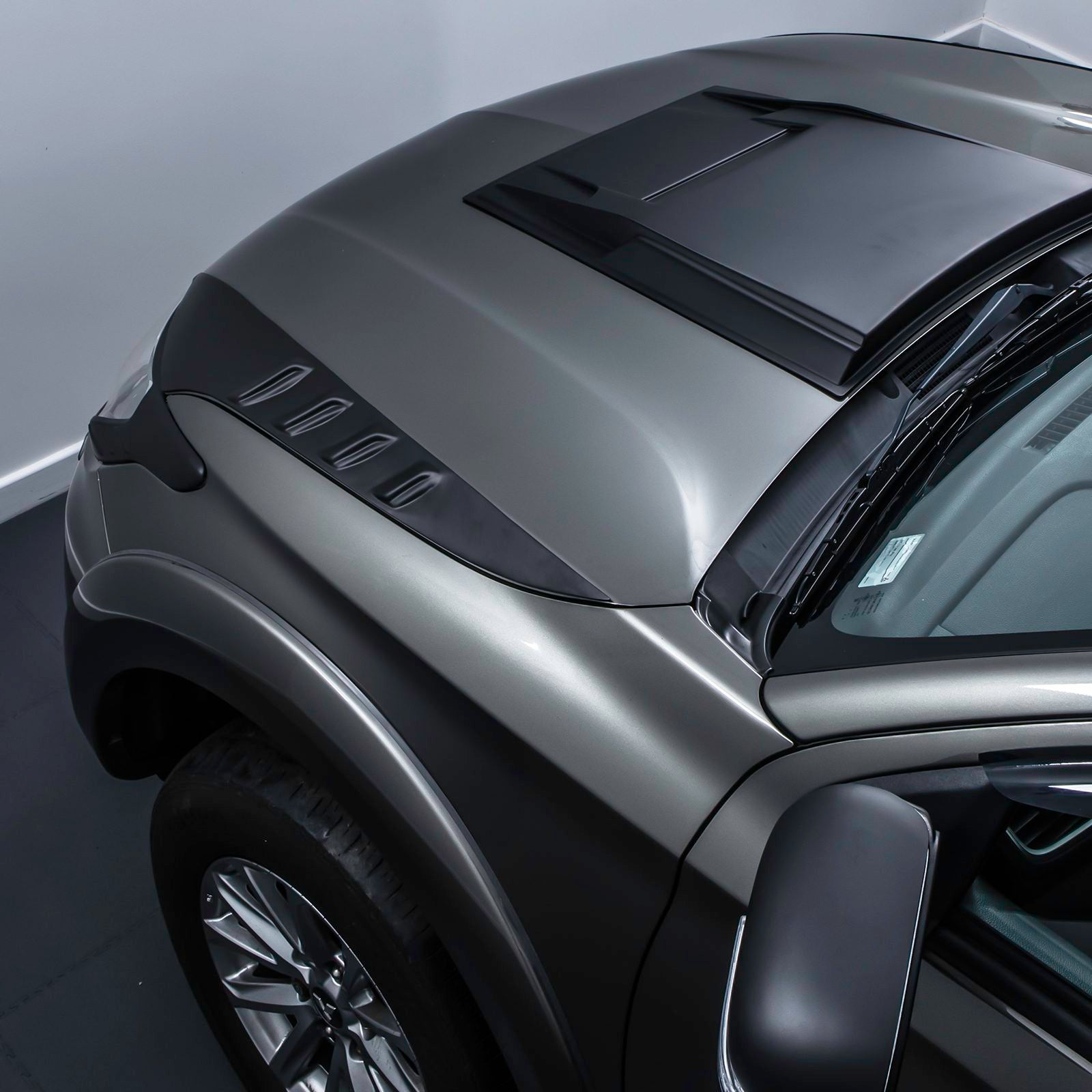 Mitsubishi L200 Triton 15-18 Matte Black Side Bonnet Vent Covers