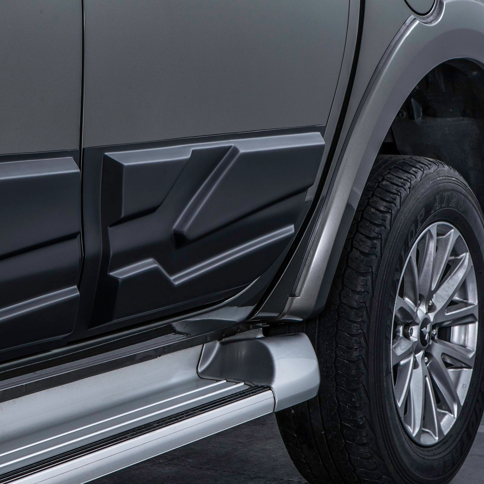 Mitsubishi L200 Triton 15-23 Large Matte Black Body Cladding Door Kit