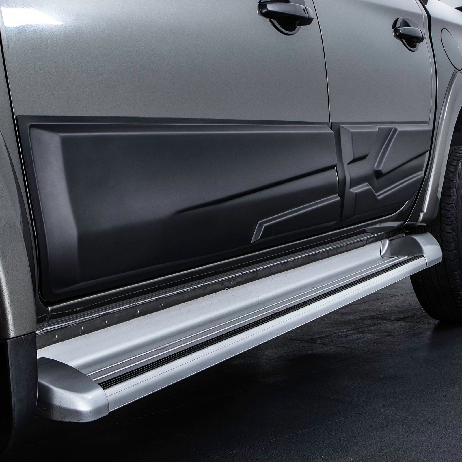 Mitsubishi L200 Triton 15-23 Large Matte Black Body Cladding Door Kit