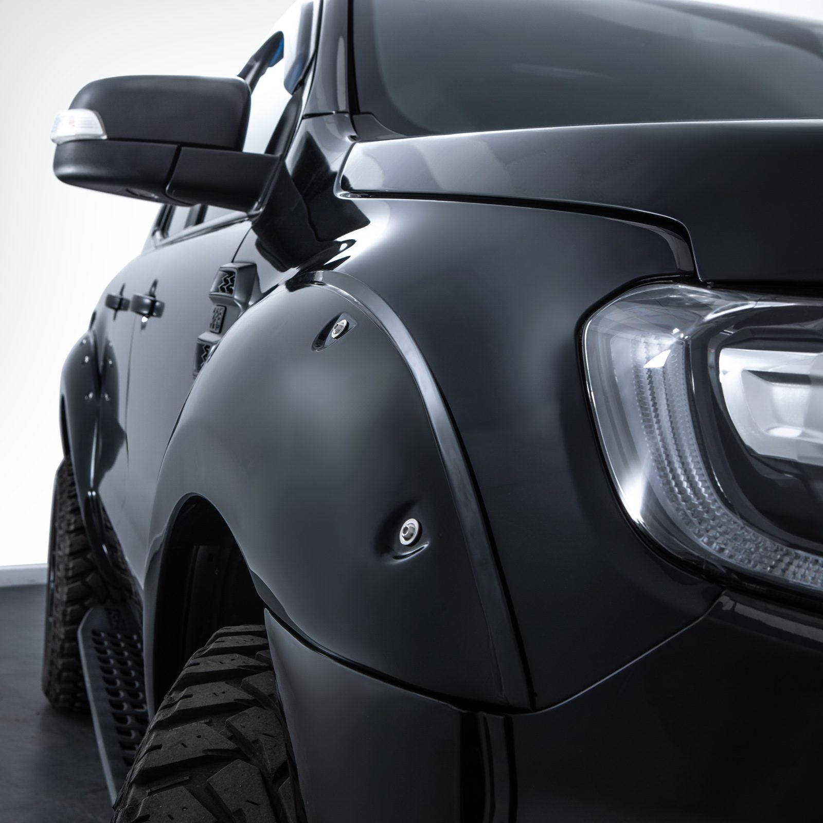 Ford Ranger T8 18-21 Gloss Black Wheel Arches With Sensor Holes