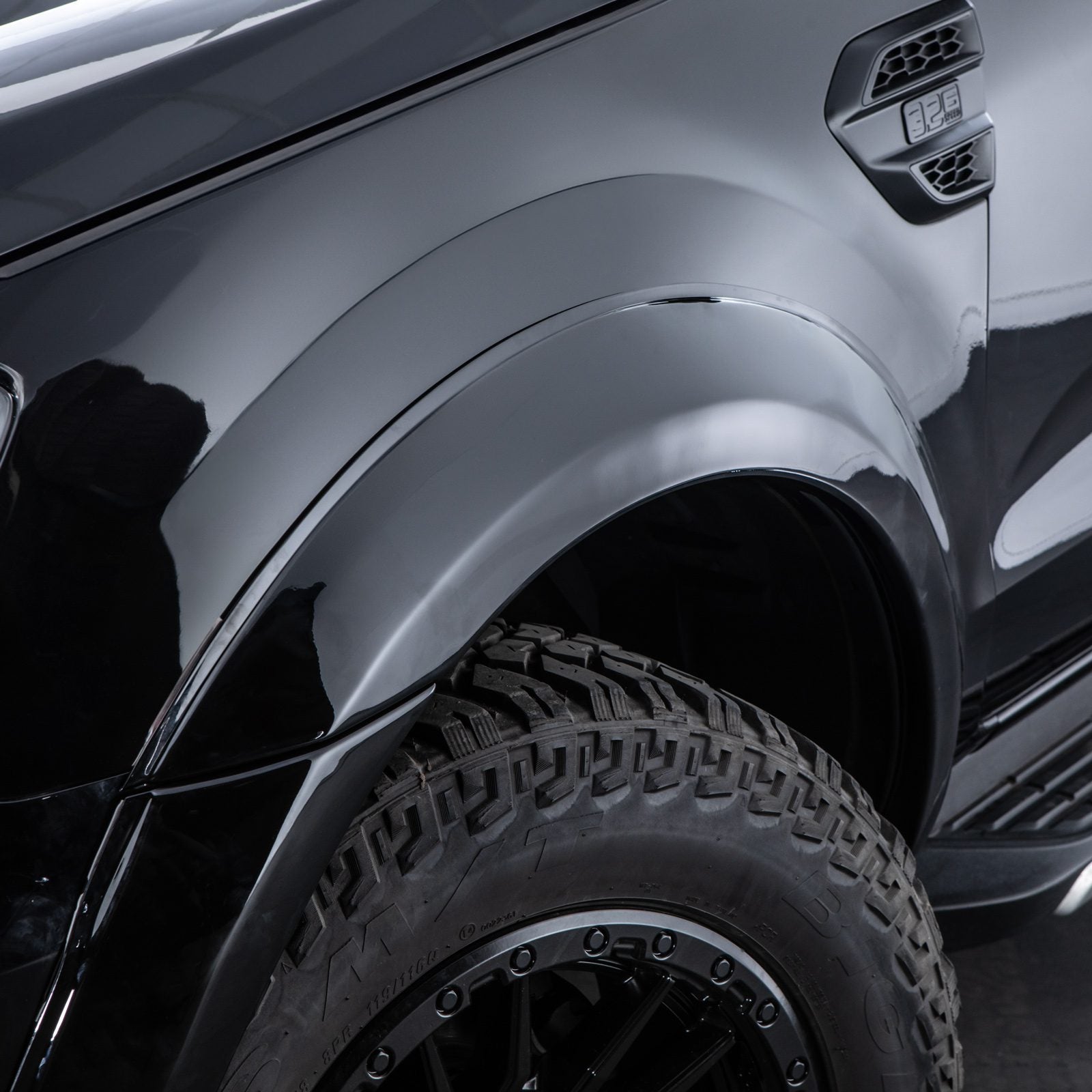 Ford Ranger T8 18-21 75mm Gloss Black Wheel Arch Kit With Sensor Holes