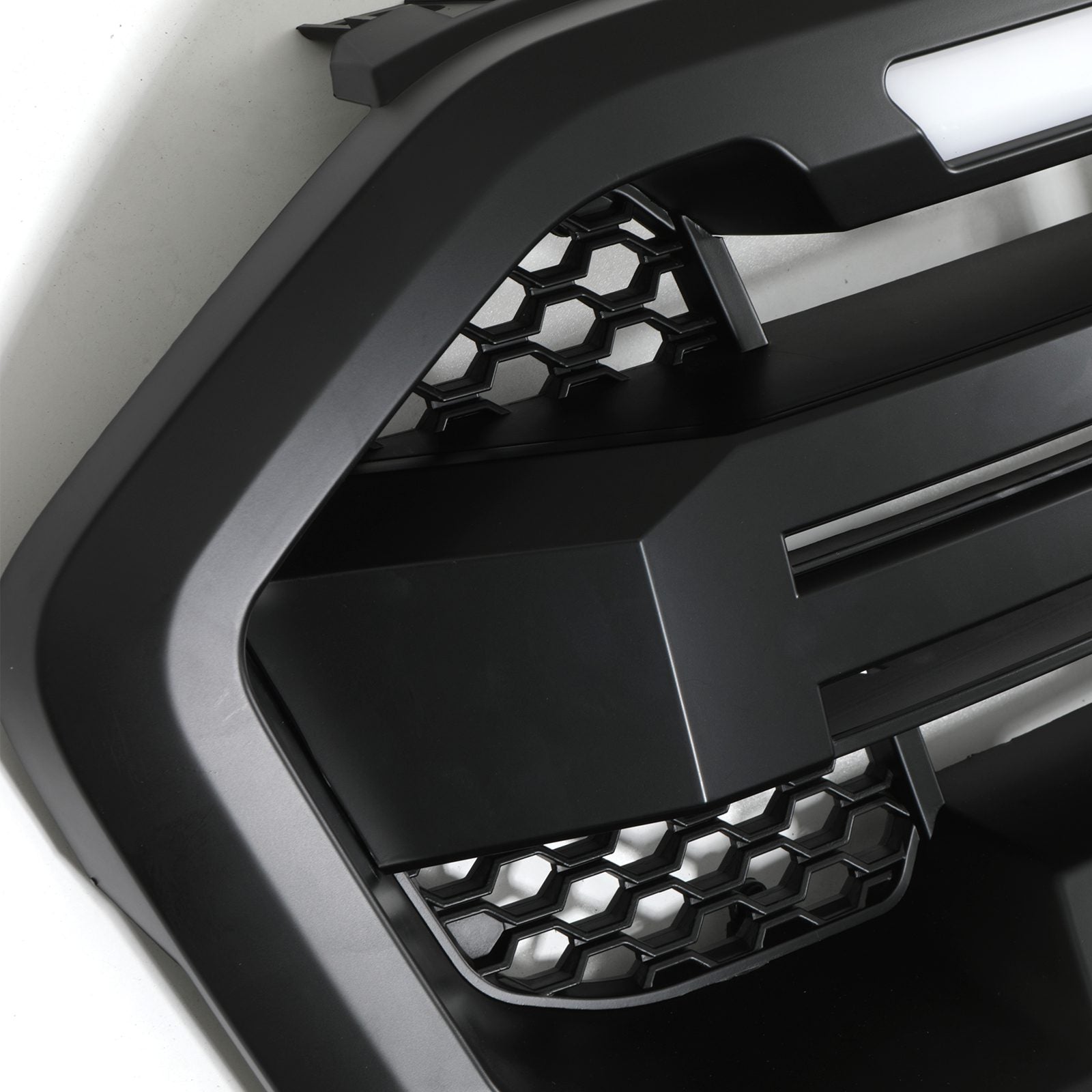 Ford Ranger T8 Wildtrak 18-21 Black Grille With White LED Lights