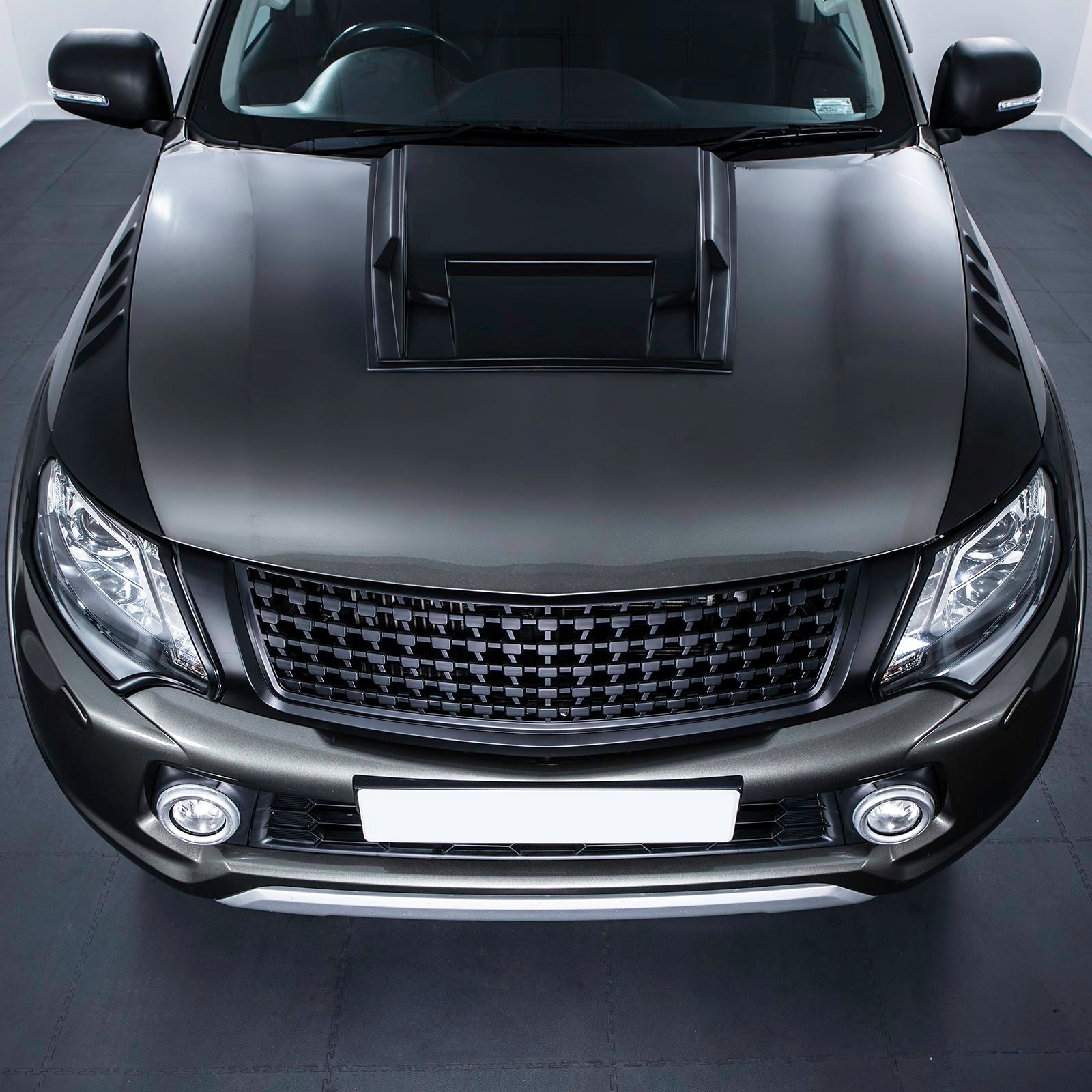 Mitsubishi L200 Triton Series 5 15-18 Badgeless Black Grille