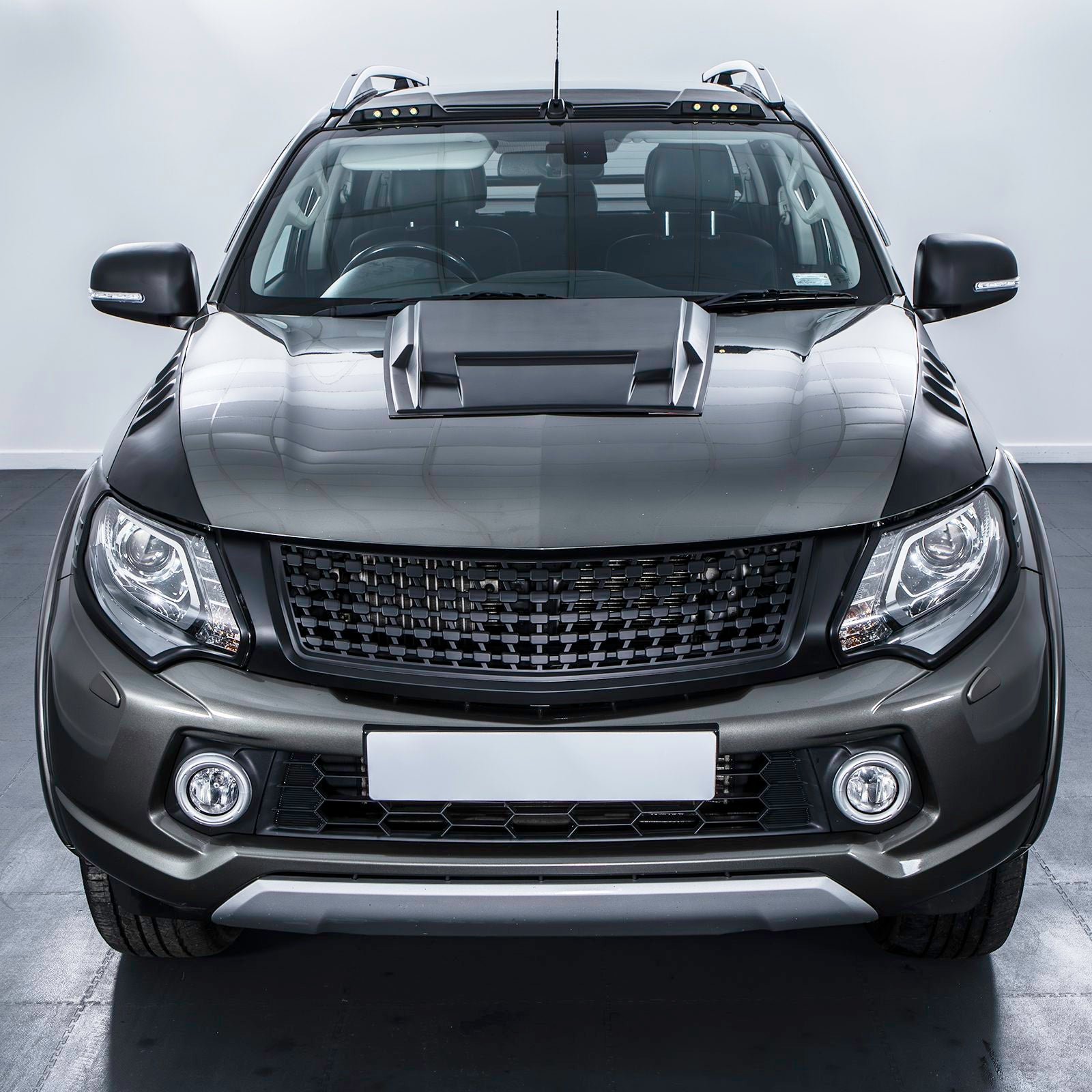 Mitsubishi L200 Triton Series 5 15-18 Badgeless Black Grille