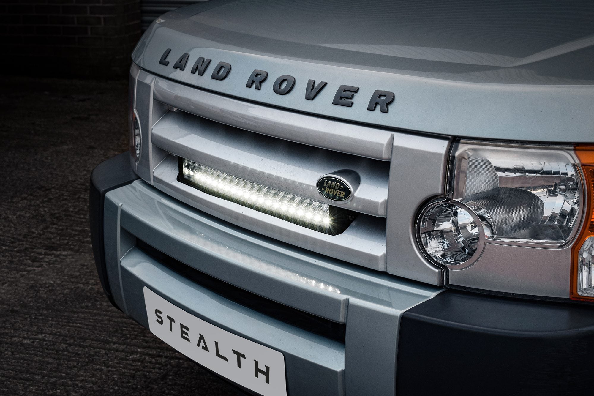 Stealth Land Rover Discovery 3 2004-2009 21" Luminous LED Integration Grille Kit - 16,800 Lumens