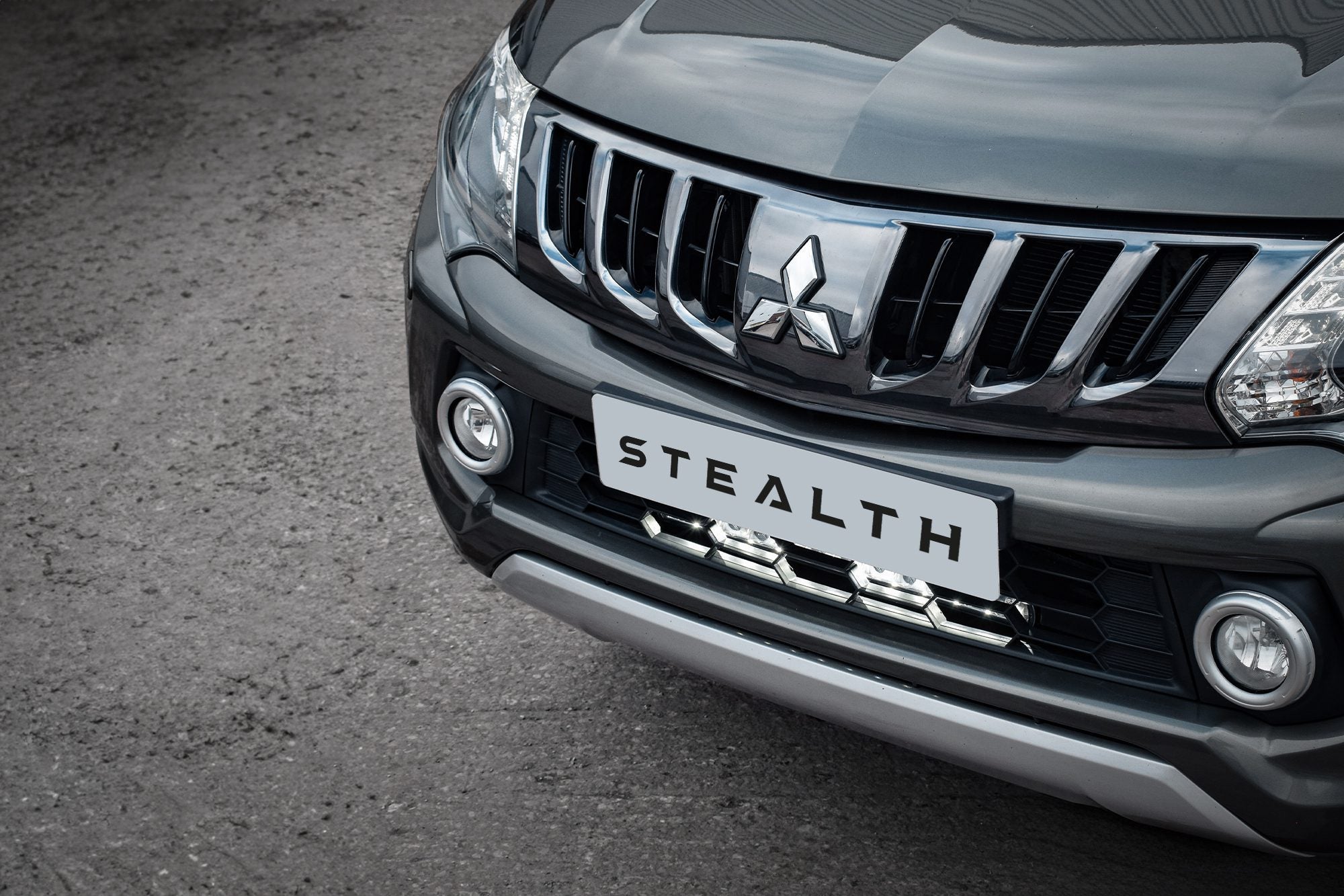 Stealth Mitsubishi L200 2015-2019 20" Luminous LED Integration Grille Kit - 8,400 Lumens