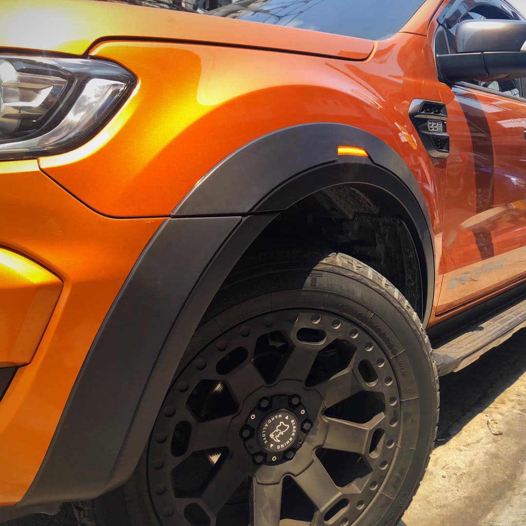 Ford Ranger T8 18+ Black Fender Flare Set With Reflectors