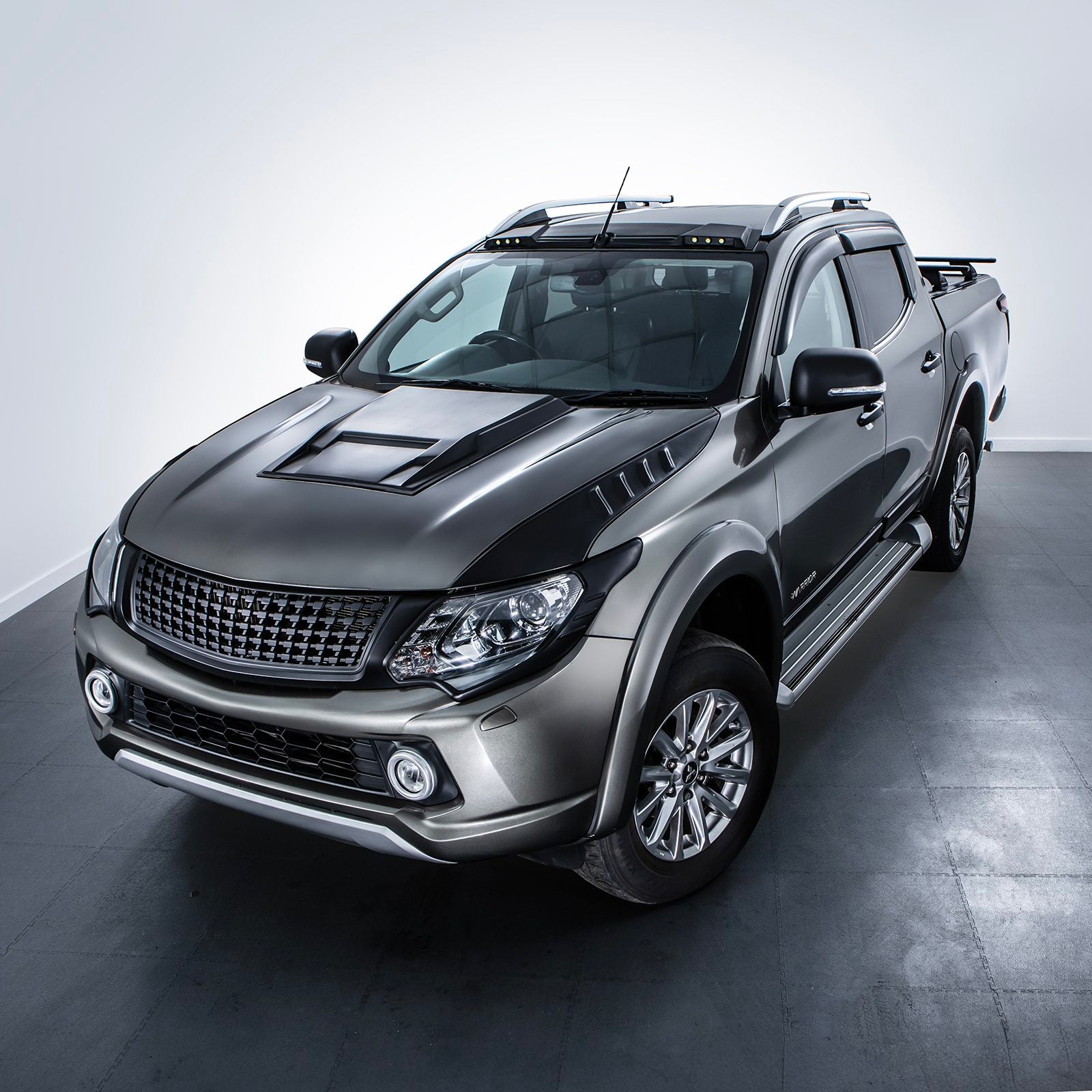 Mitsubishi L200 Triton 15-18 Matte Black Bonnet Vent Cover