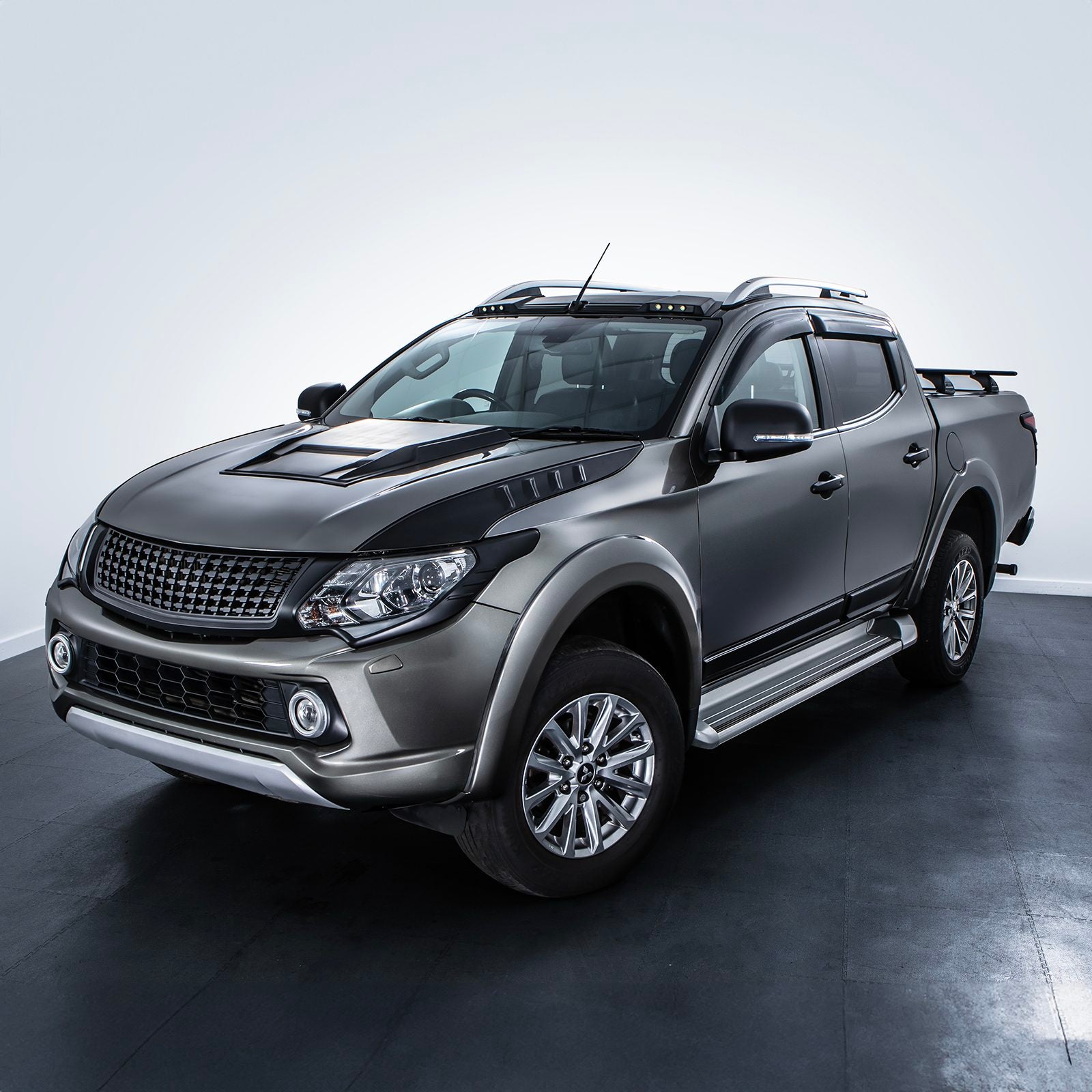Mitsubishi L200 Triton Double Cab 15-19 Black Wind Deflectors