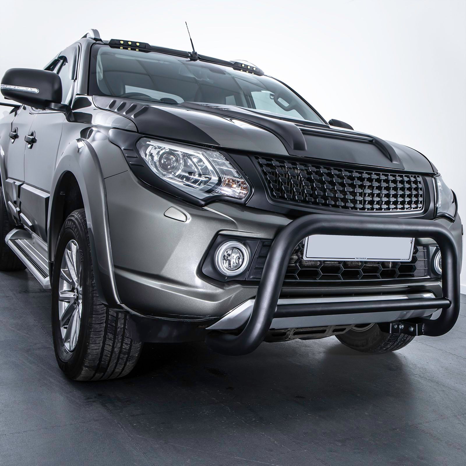 Mitsubishi L200 Triton 2015-2018 Black Bull Bar