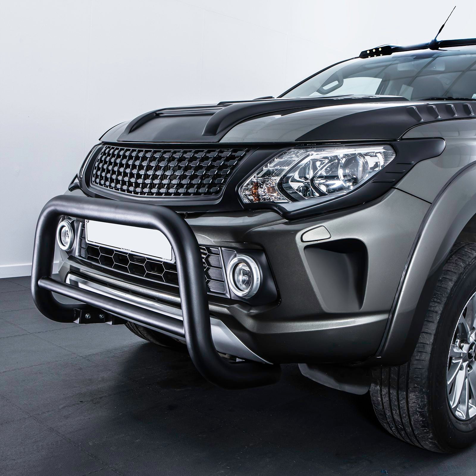 Mitsubishi L200 Triton 2015-2018 Black Bull Bar