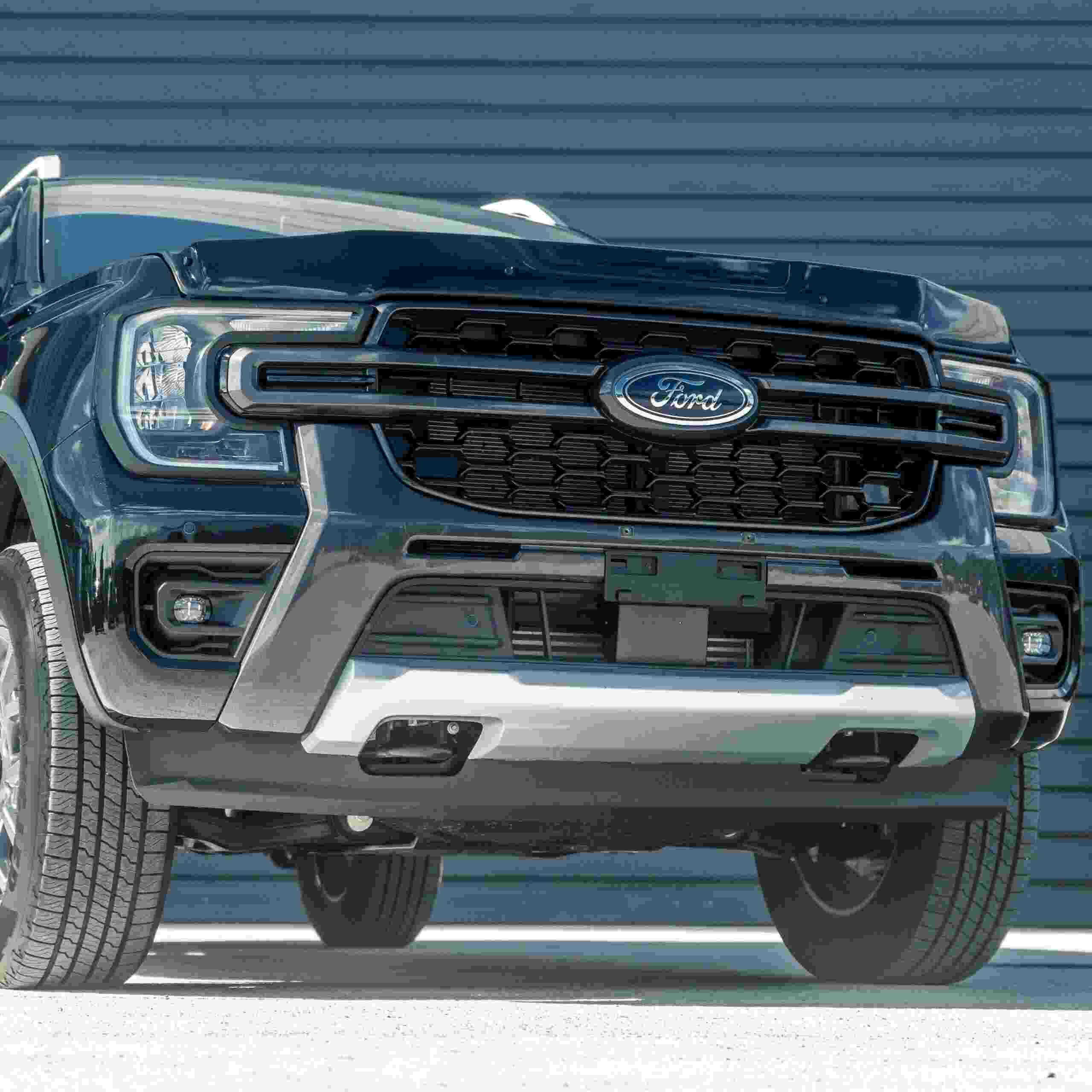 Ford Ranger T9 2023+ Smoked Black Bonnet Guard