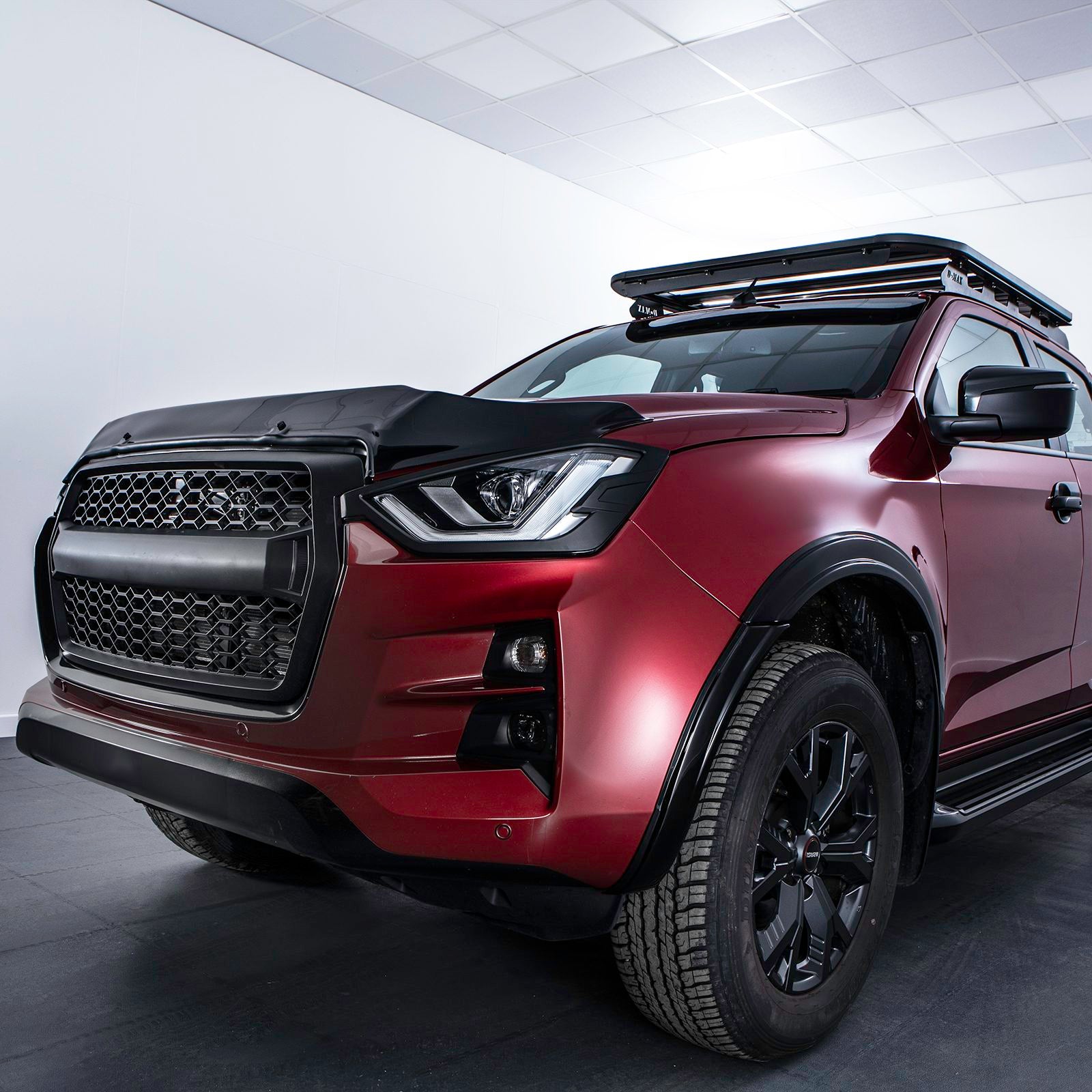 Isuzu D Max 2021+ Black Bonnet Guard Protector