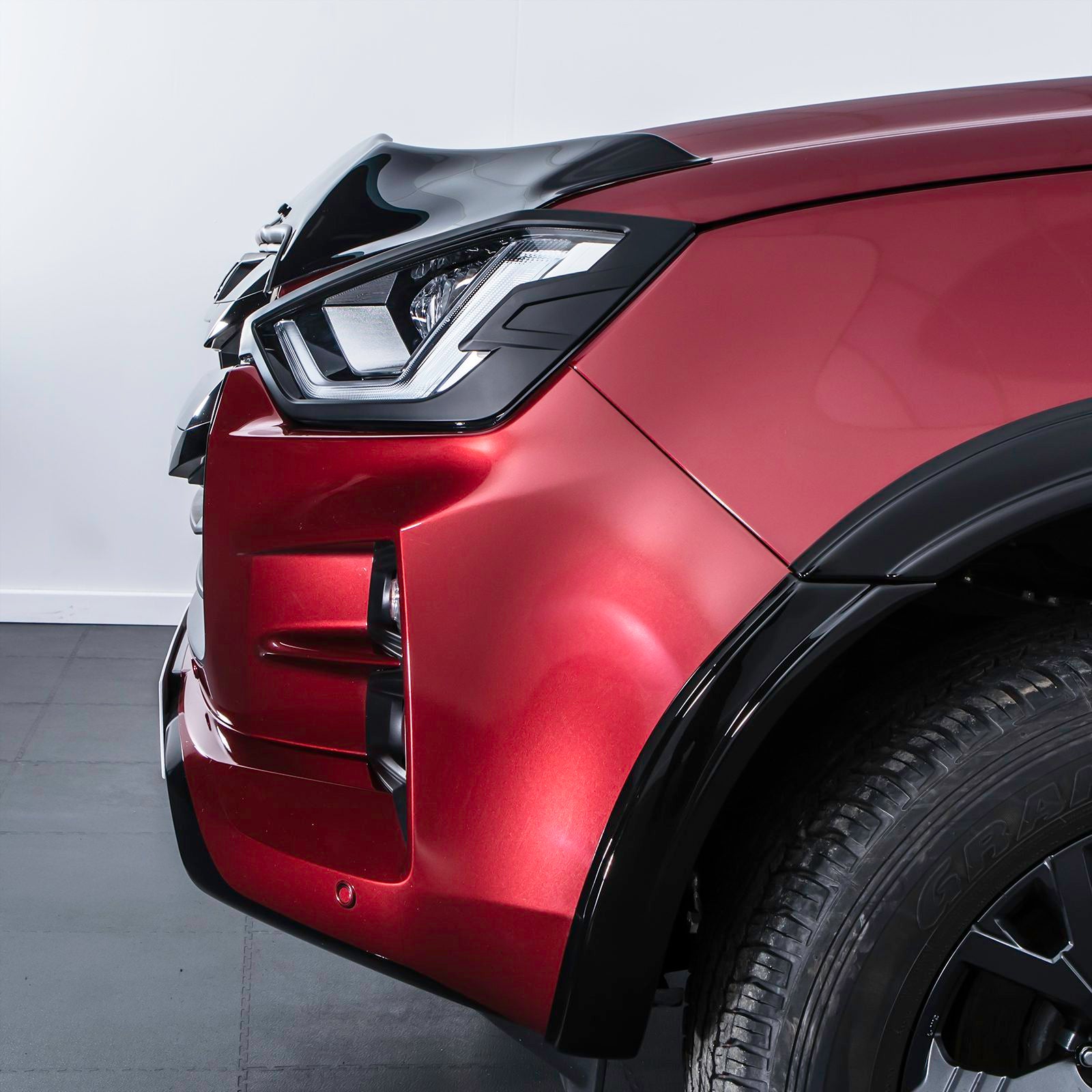 Isuzu D Max 2021+ Black Bonnet Guard Protector