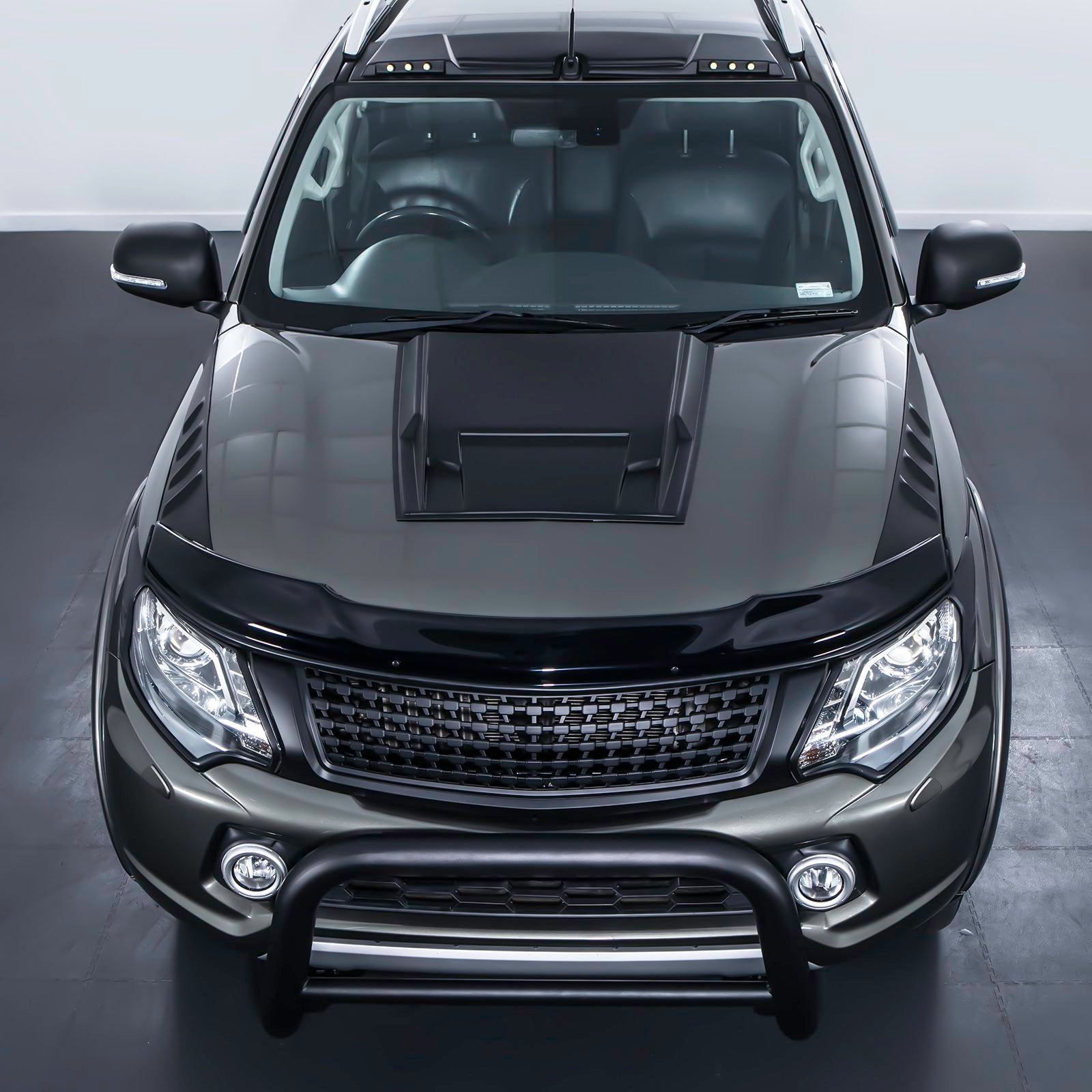 Mitsubishi L200 Triton 15-18 Black Bonnet Guard Protector