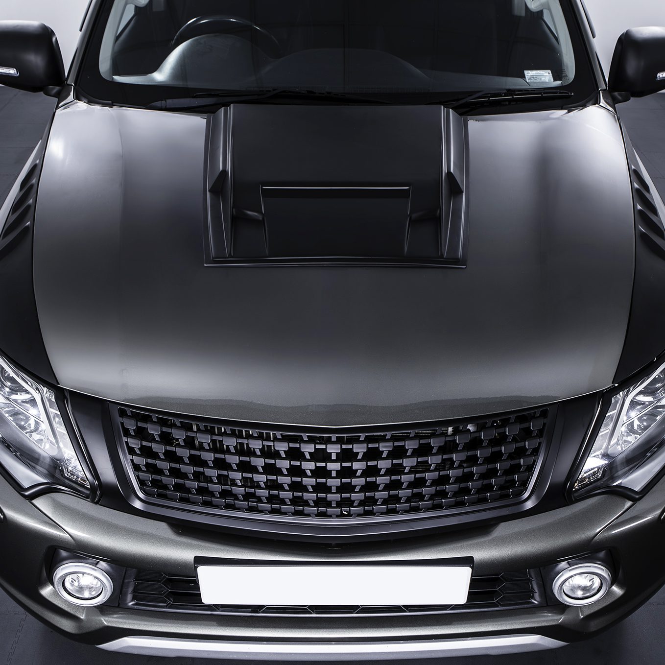 Mitsubishi L200 Triton 15-18 Black Bonnet Scoop
