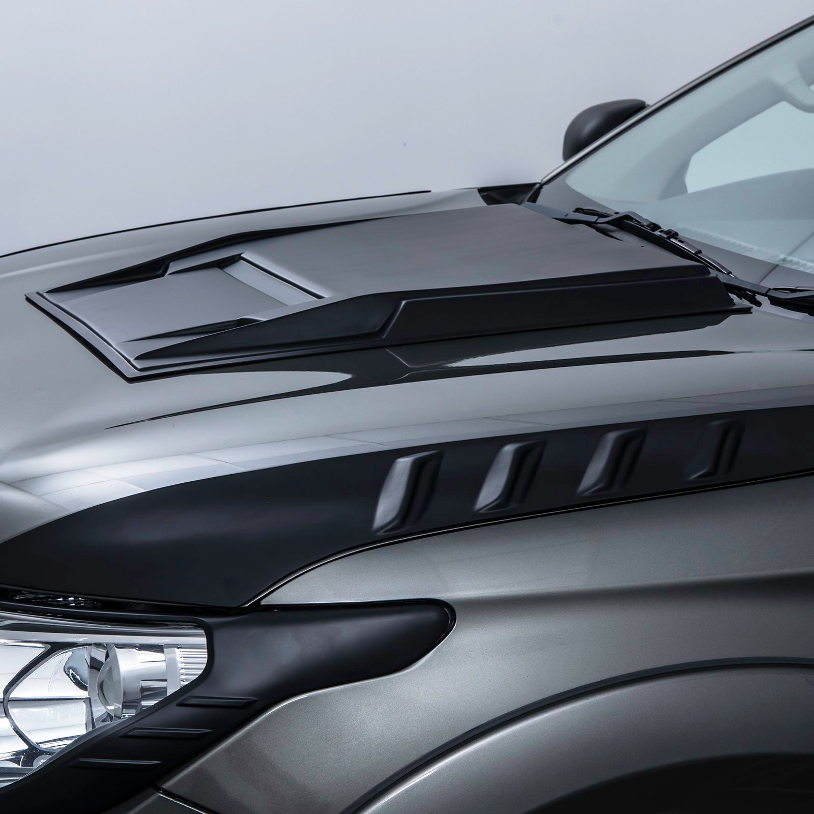 Mitsubishi L200 Triton 15-18 Black Bonnet Scoop