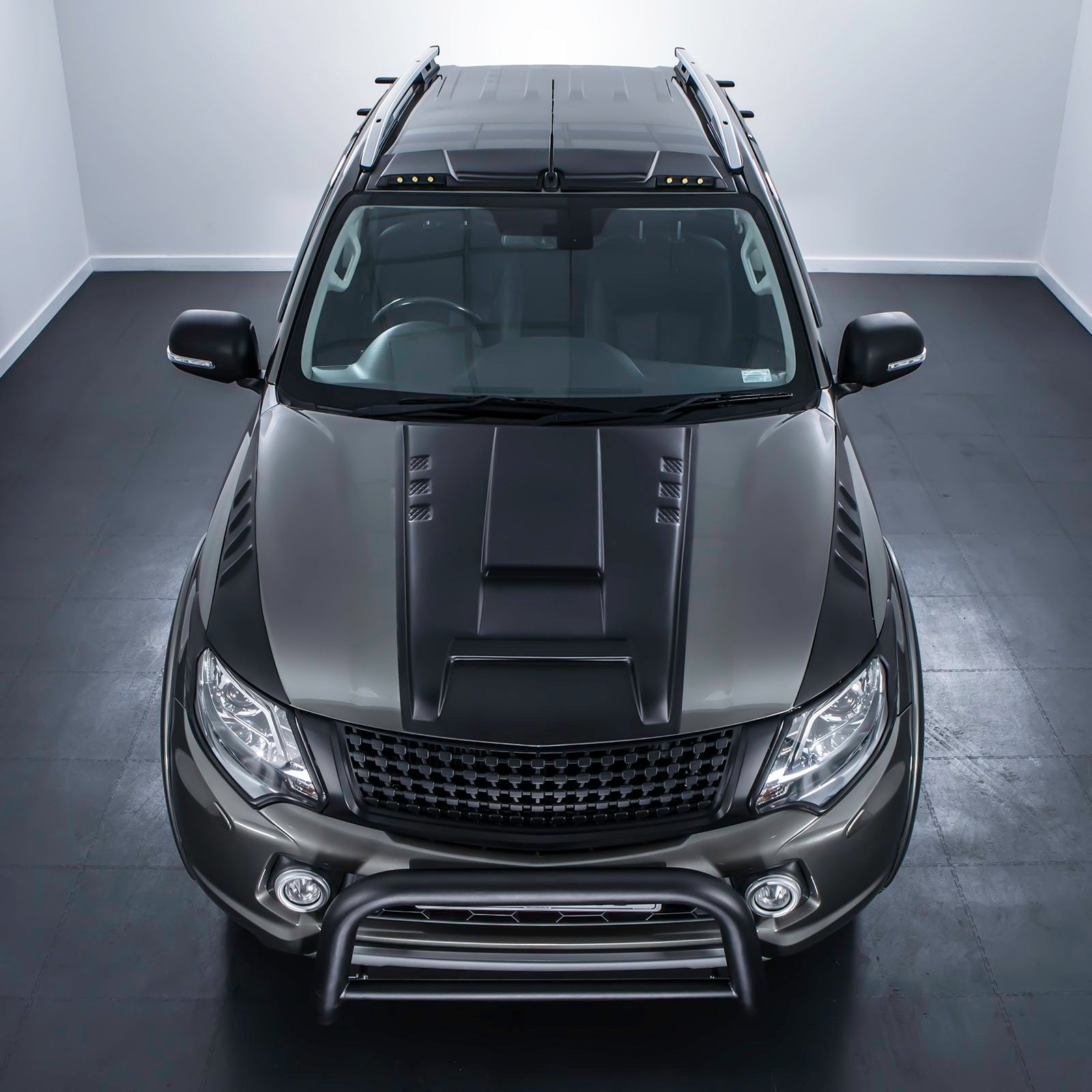 Mitsubishi L200 Triton 15-18 Matte Black Bonnet Vent Cover