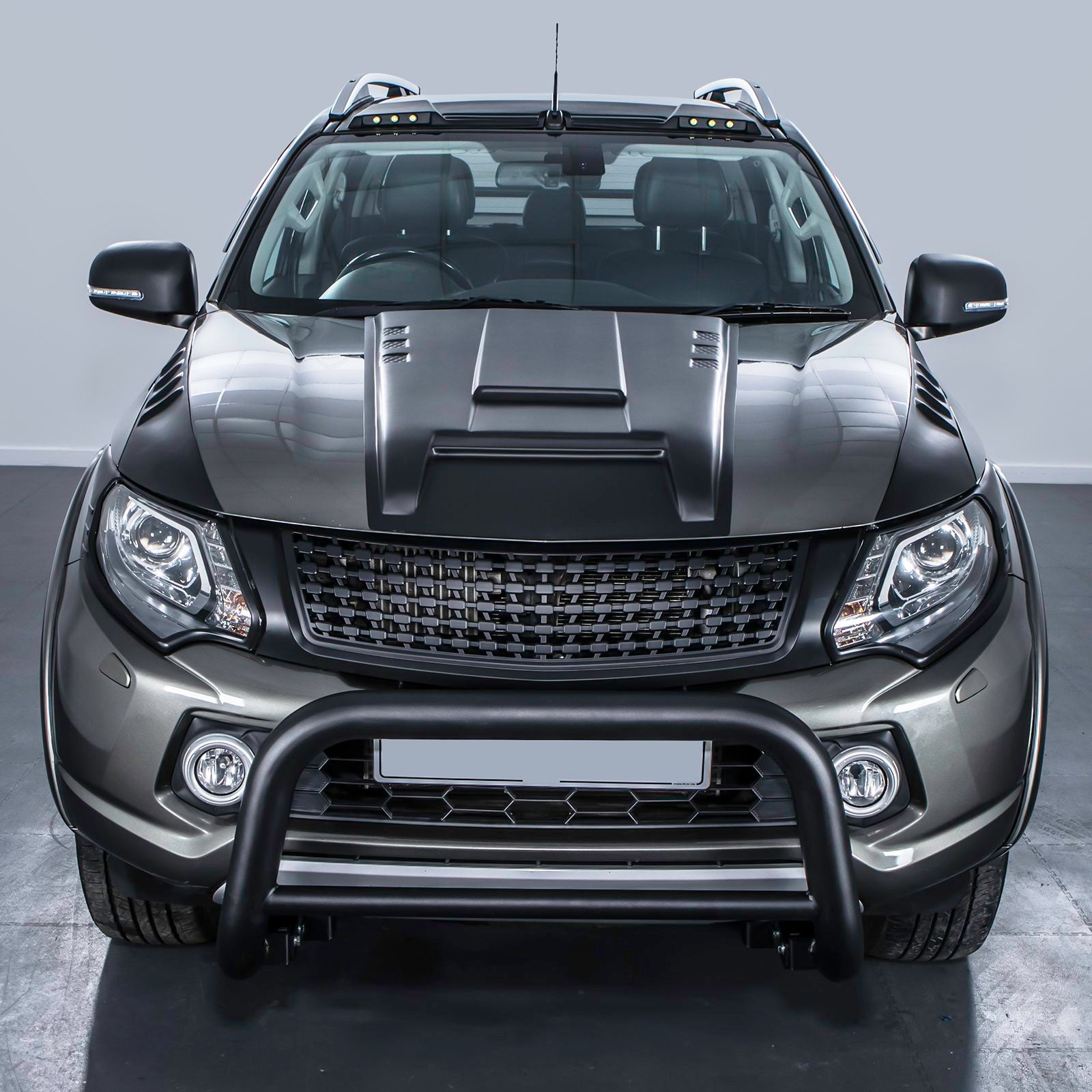 Mitsubishi L200 Triton 15-18 Matte Black Bonnet Vent Cover