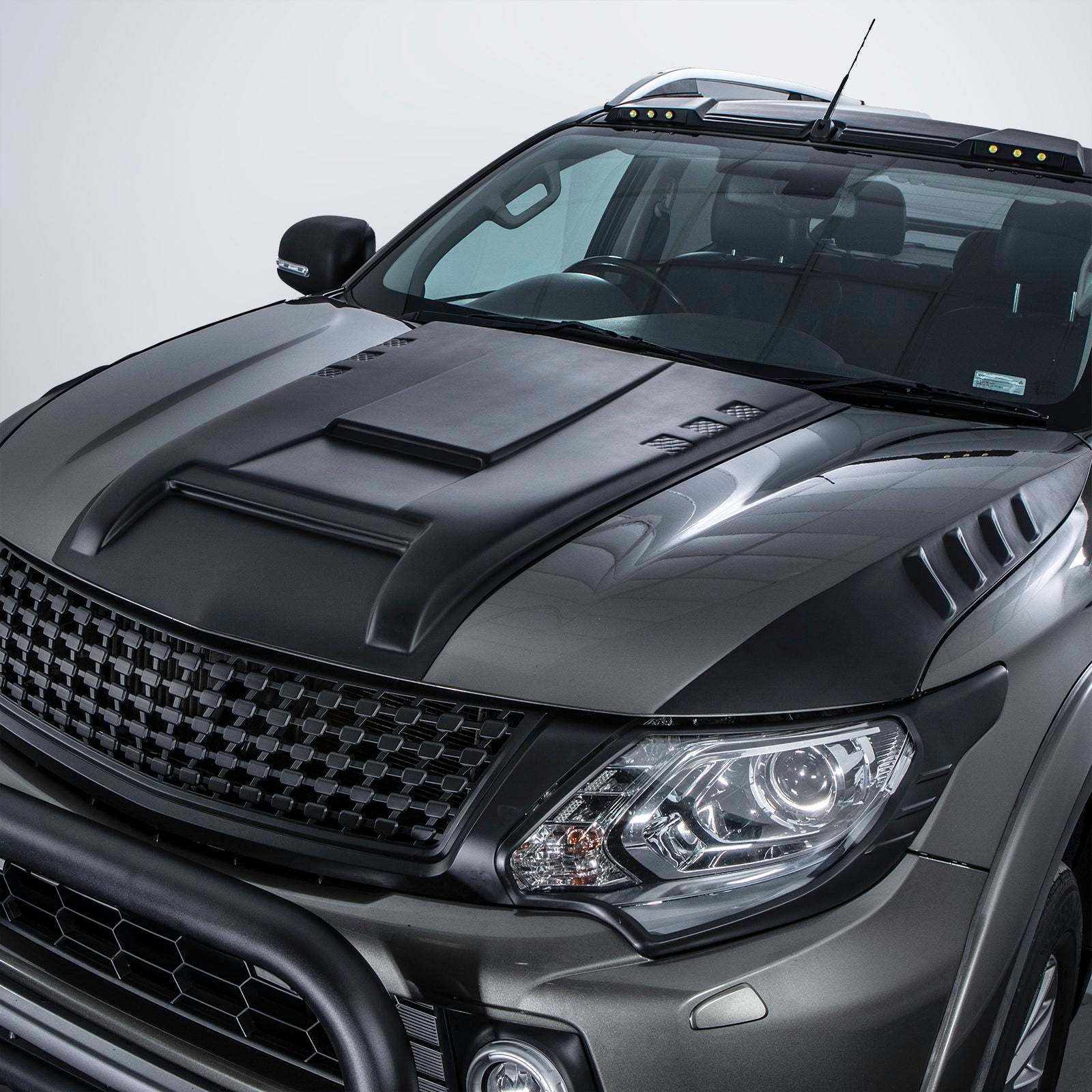 Mitsubishi L200 Triton 15-18 Matte Black Bonnet Vent Cover