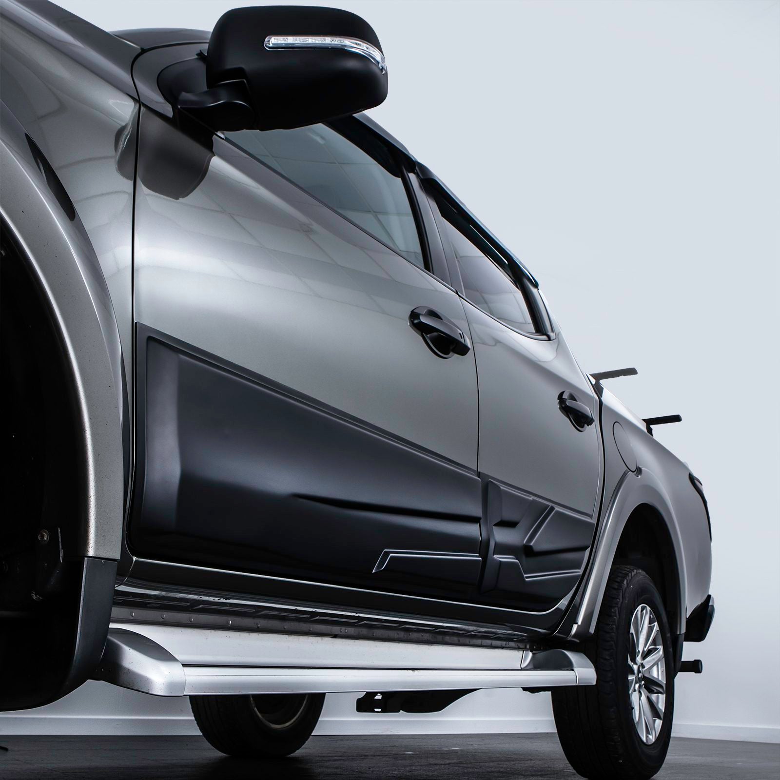 Mitsubishi L200 Triton 15-23 Large Matte Black Body Cladding Door Kit