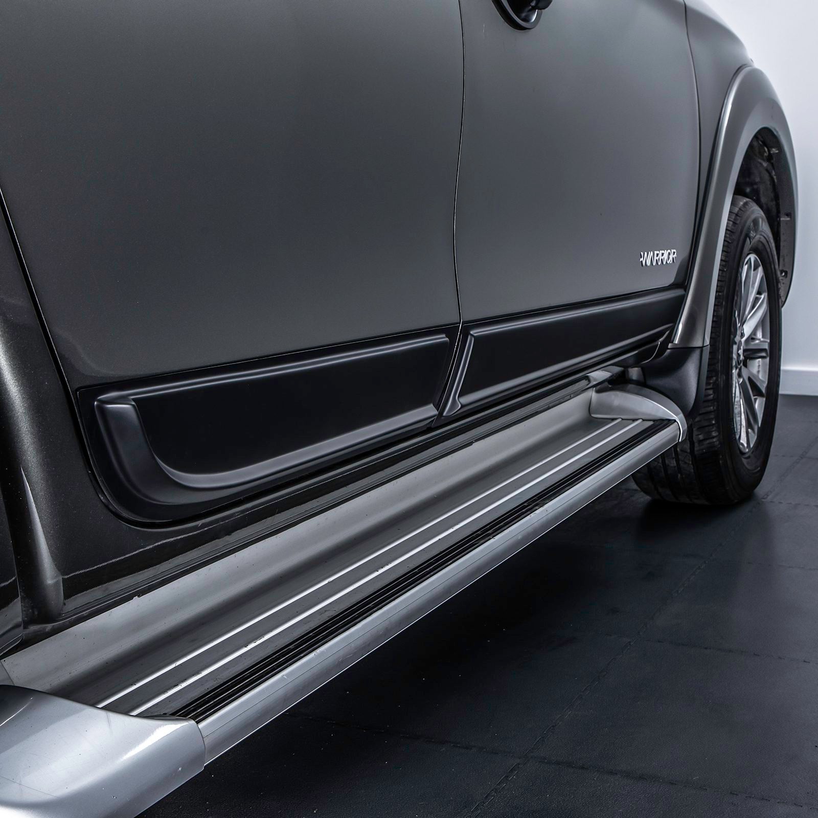 Mitsubishi L200 Triton 15-23 Slim Door Cladding Kit