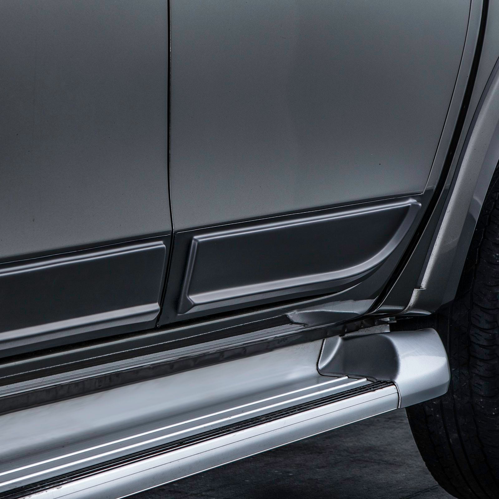Mitsubishi L200 Triton 15-23 Slim Door Cladding Kit