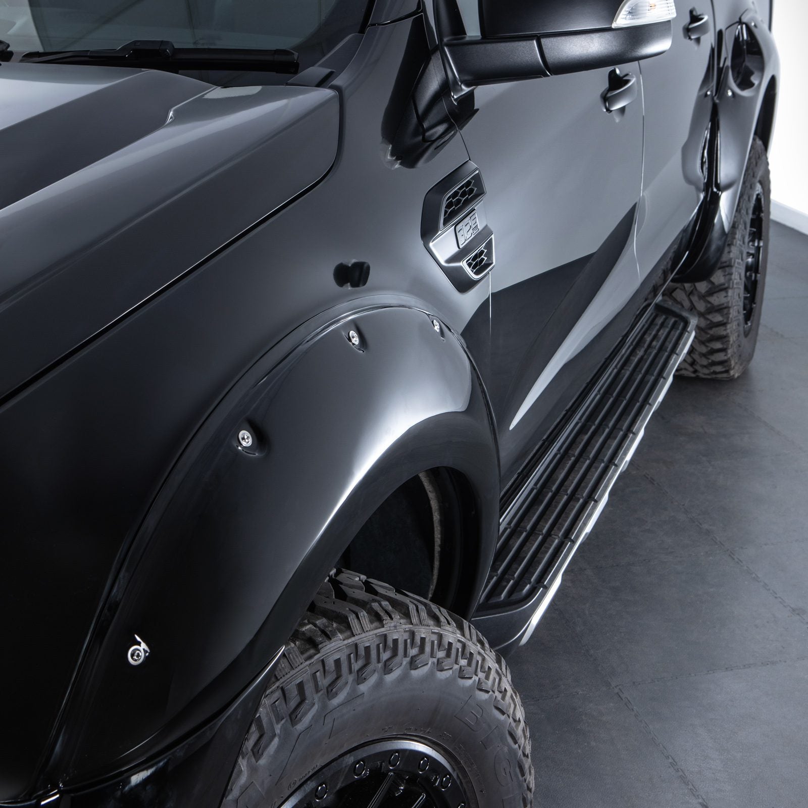 Ford Ranger T8 18-21 Gloss Black Wheel Arches With Sensor Holes
