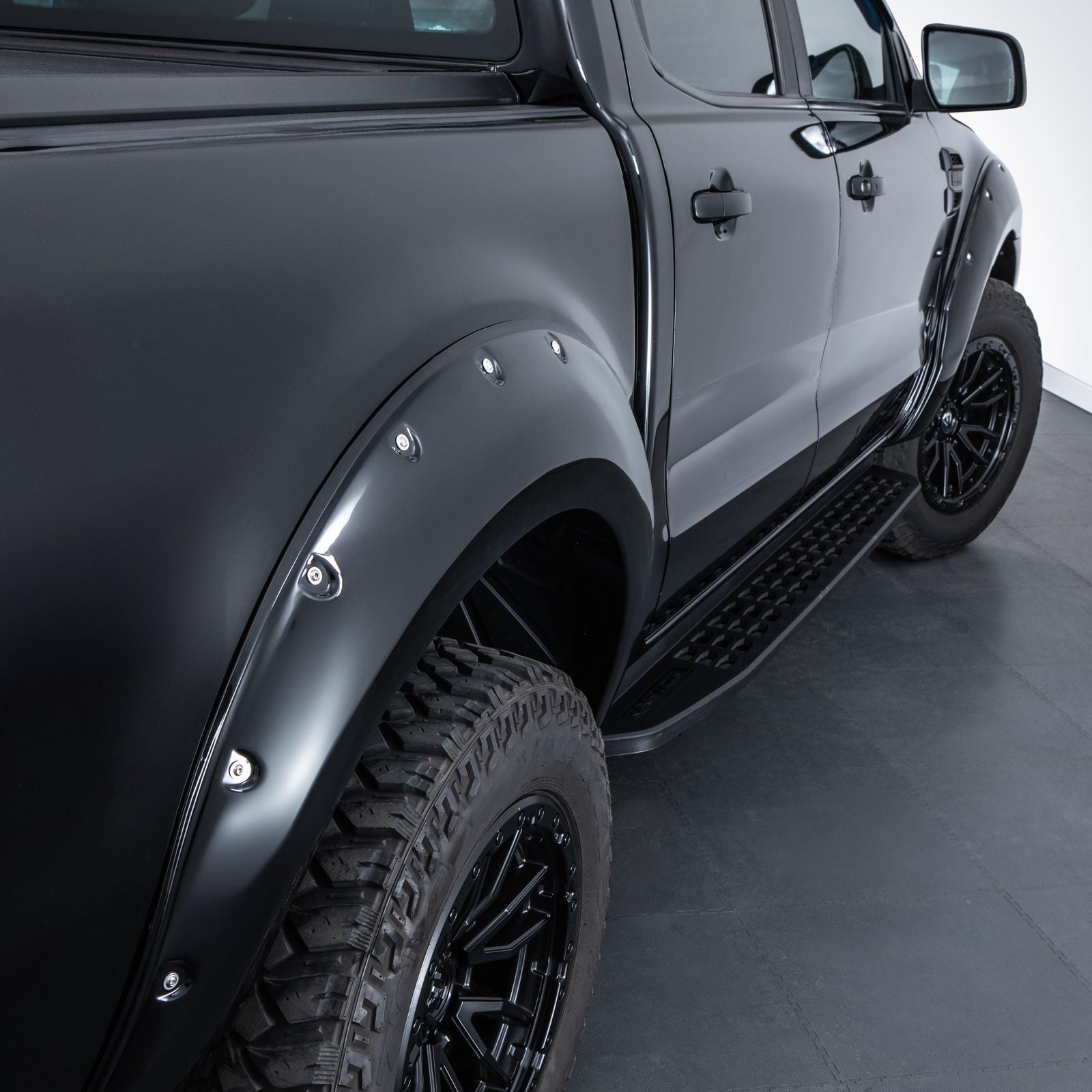 Ford Ranger T6 12-14 Gloss Black Wheel Arches