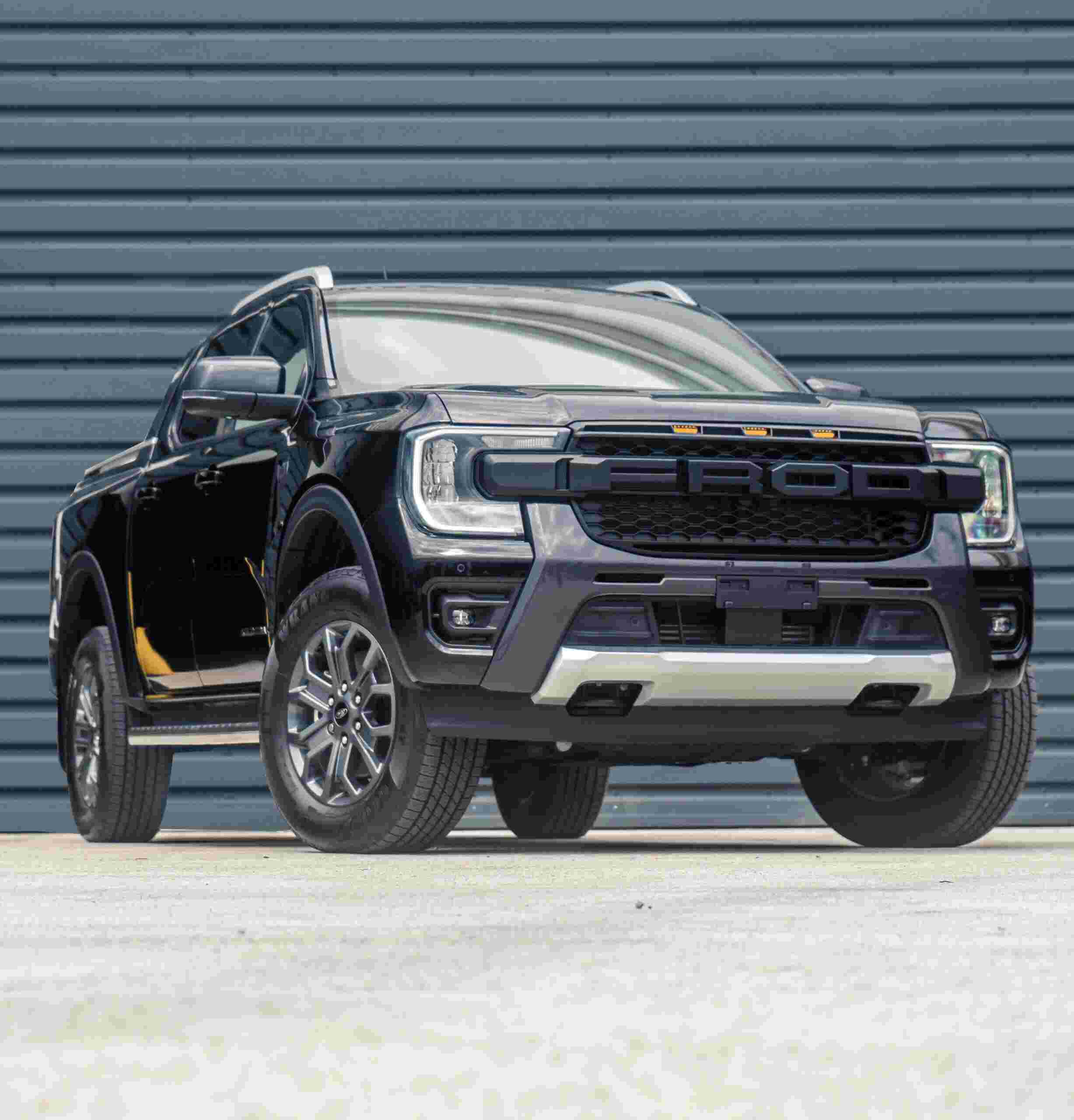 Ford Ranger T9 Wildtrak 2023+ Matte Black Grille With Yellow LED Lights