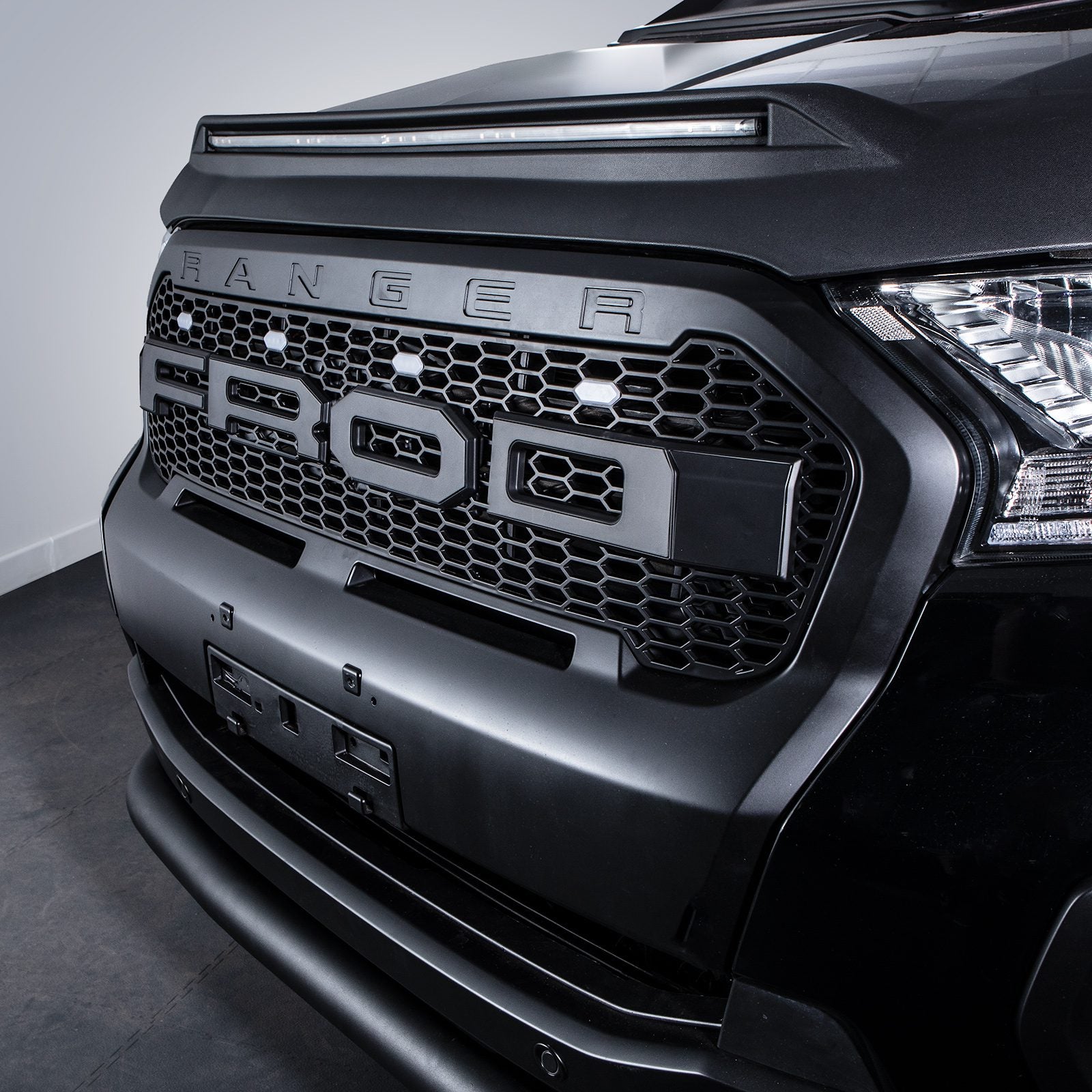 Ford Ranger T8 18-21 Black Grille With White LED Lights