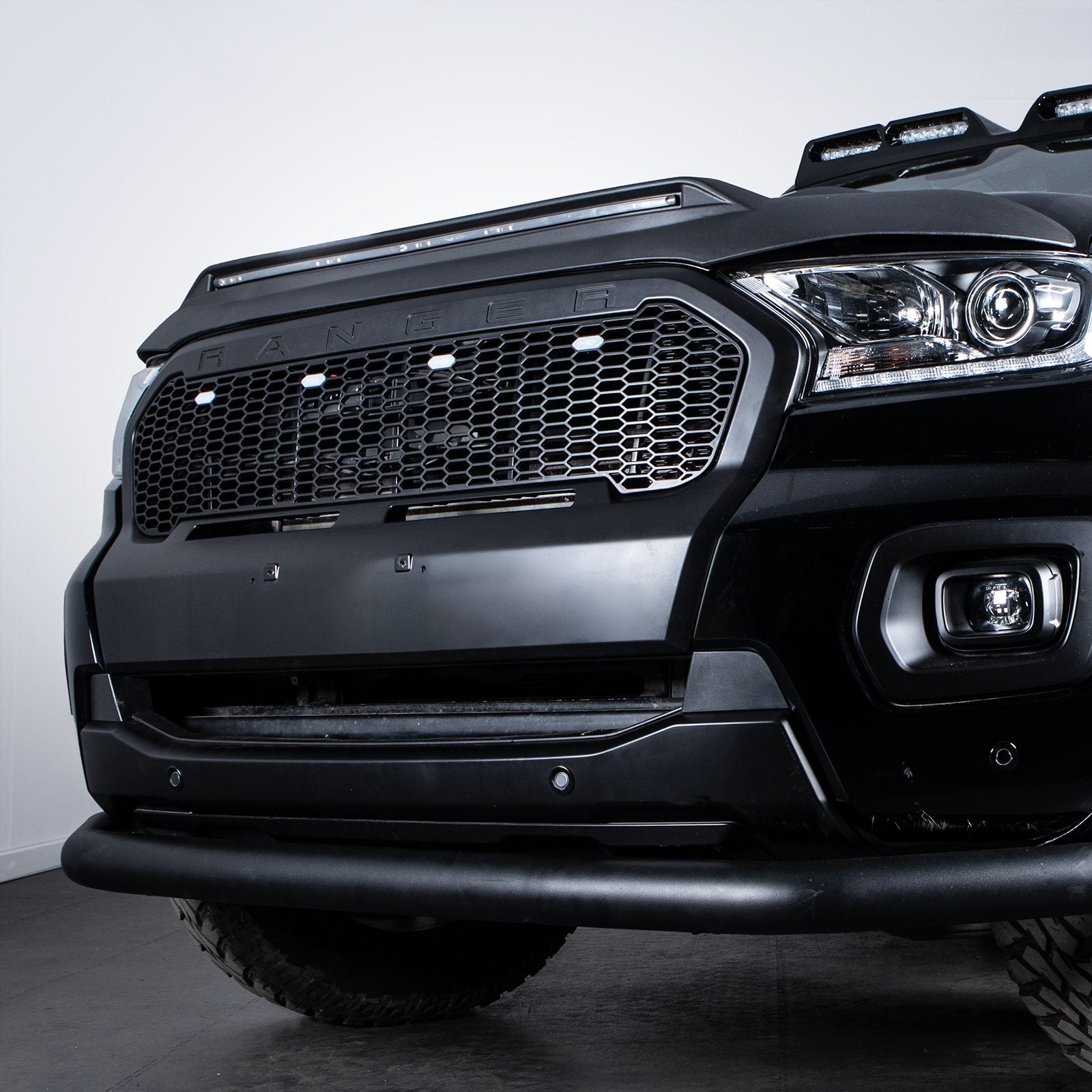 Ford Ranger T8 18-21 Black Grille With White LED Lights