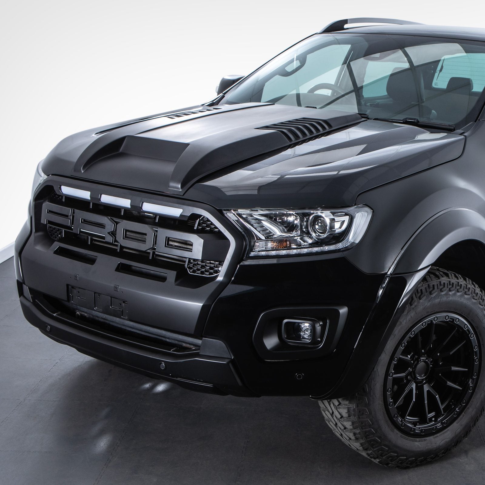 Ford Ranger T8 Wildtrak 18-21 Black Grille With White LED Lights