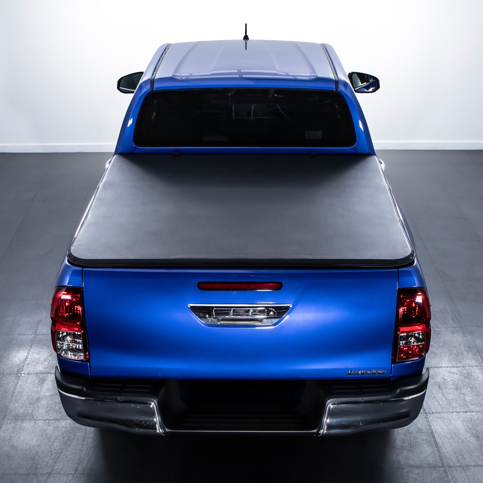 Toyota Hilux MK8 MK9 2015+ Black Tri-Fold Soft Tonneau Cover