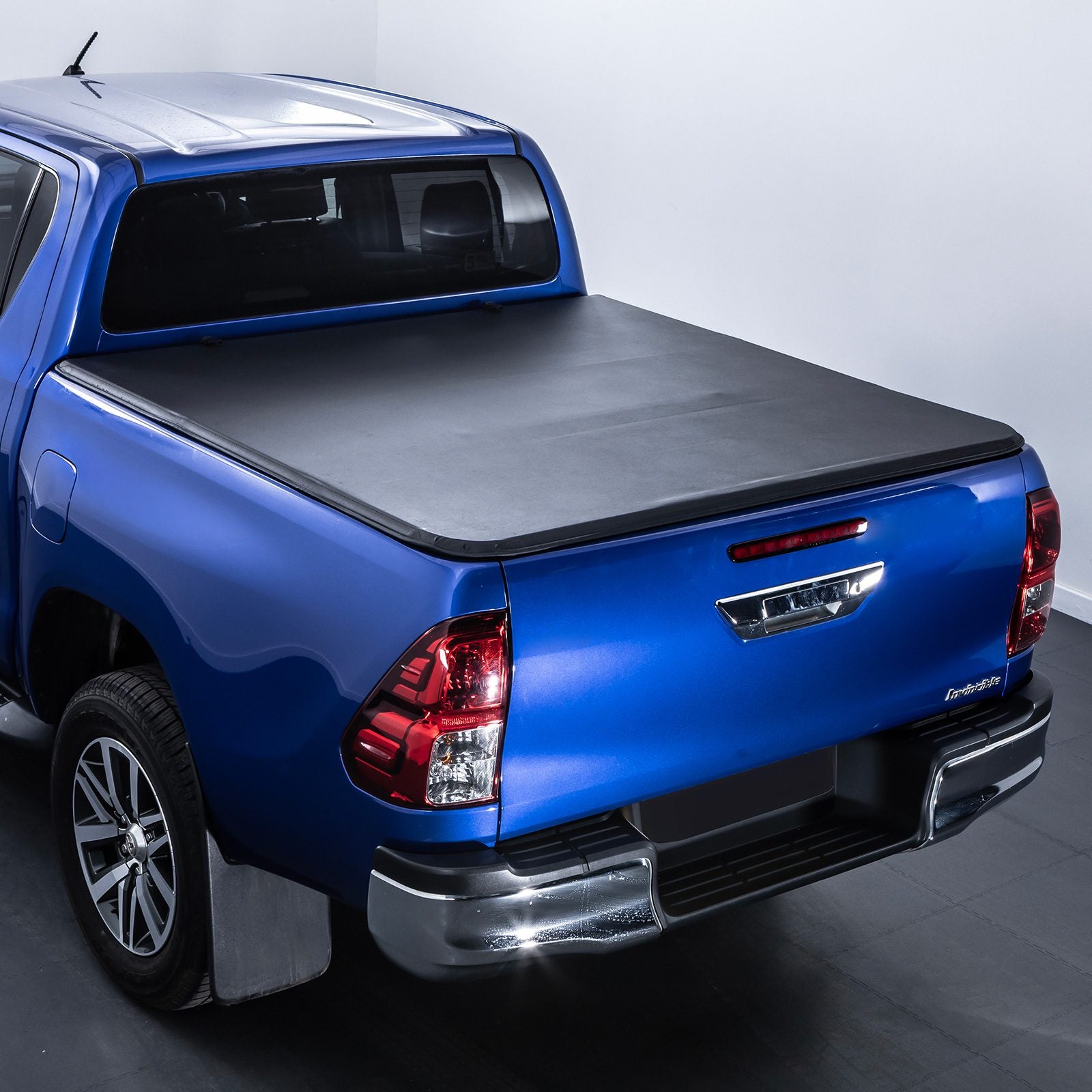 Toyota Hilux MK7 Vigo 05-15 Black Tri-Fold Hard Tonneau Cover