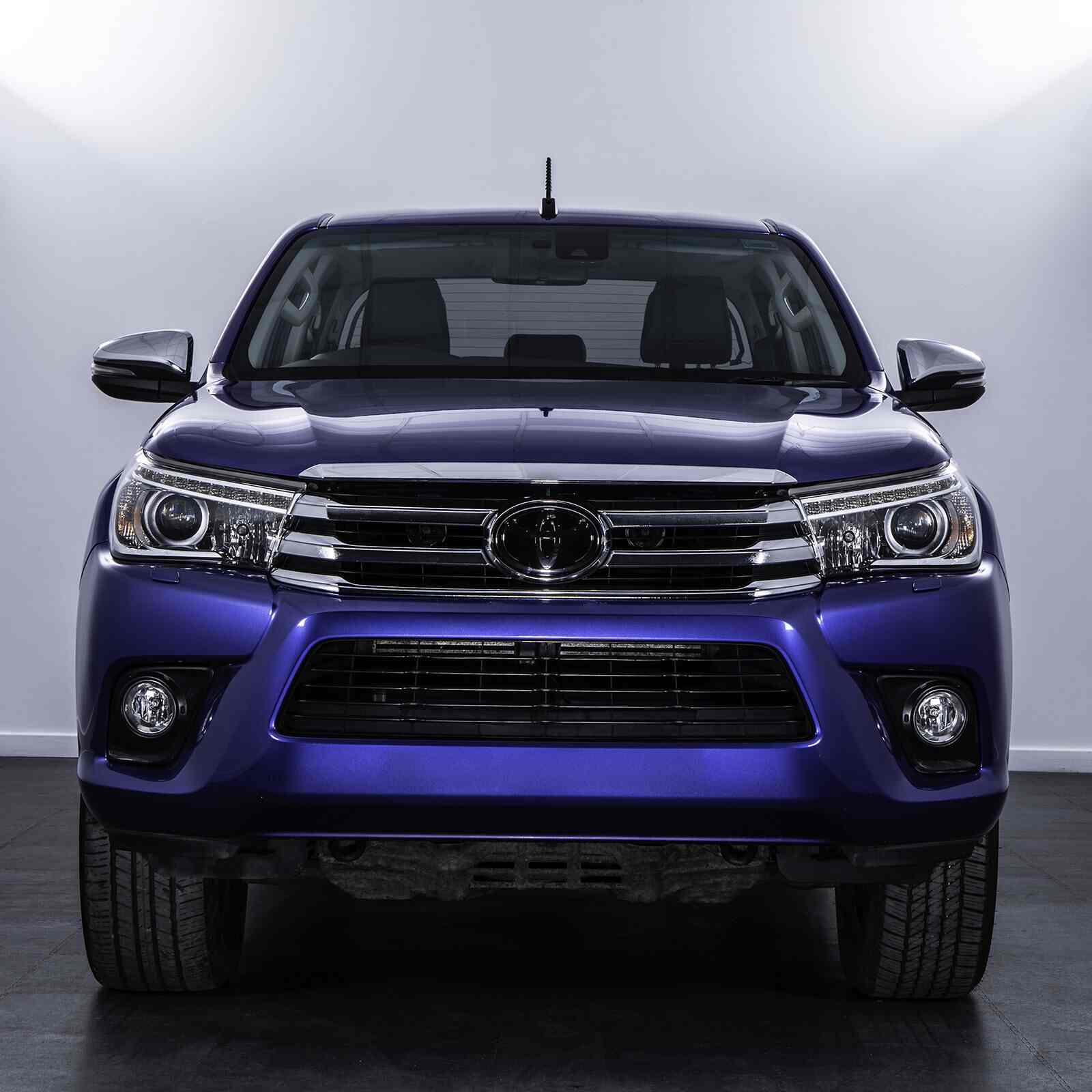 Toyota Hilux Revo 15-21 Front LED Headlights